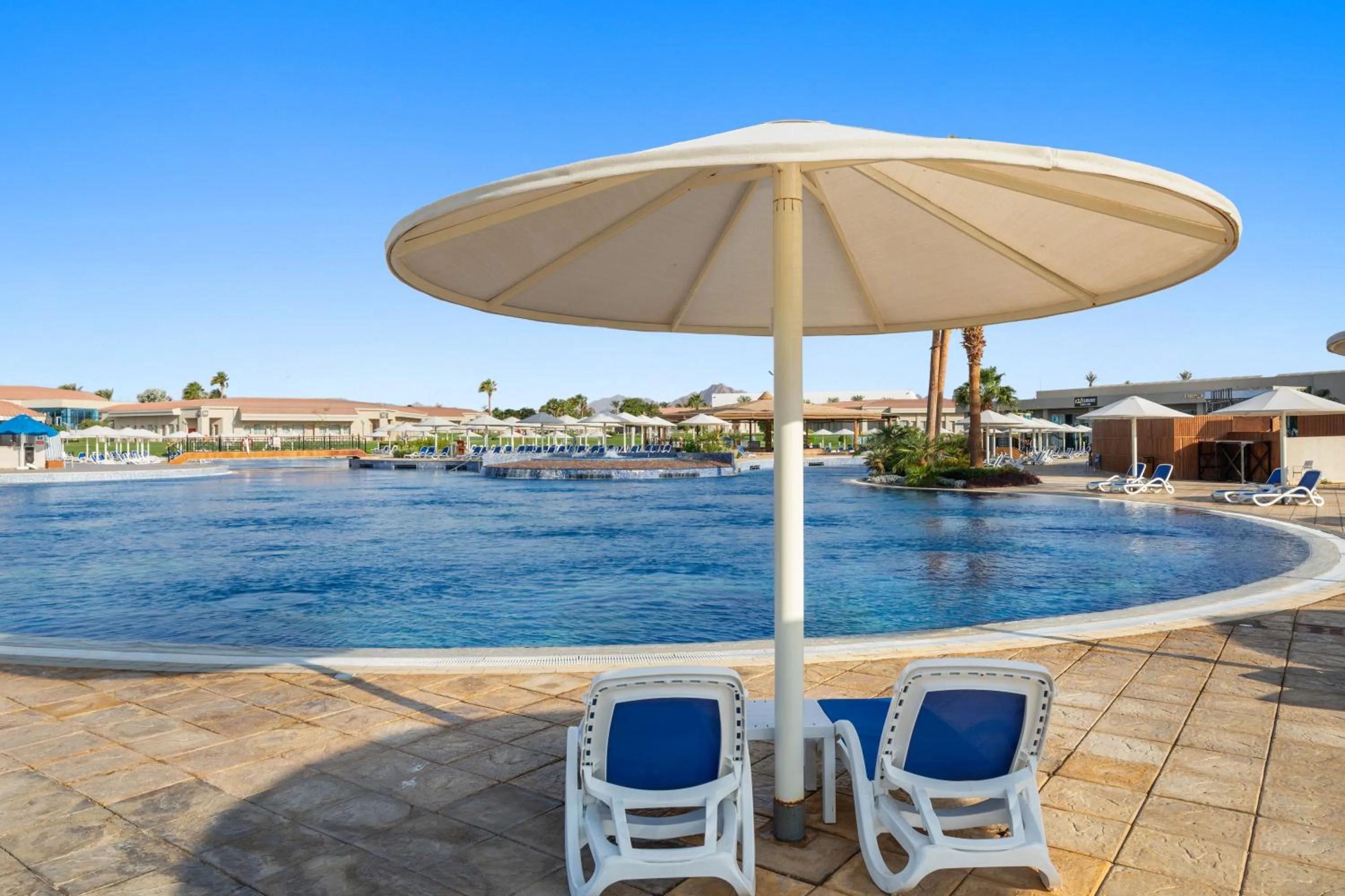 Swimming pool in Pickalbatros Golf Luxury Suites - All Inclusive