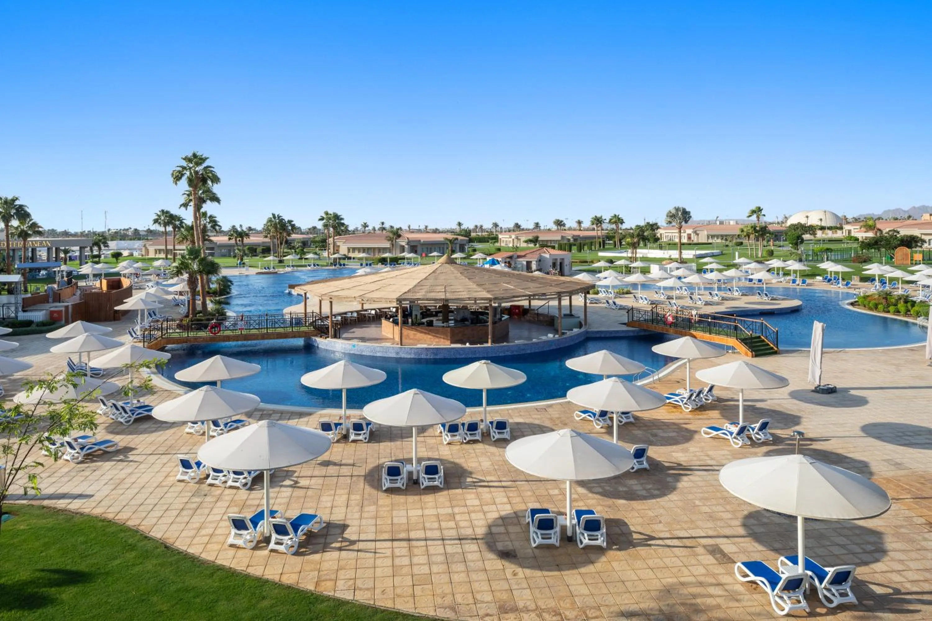 Swimming pool in Pickalbatros Golf Luxury Suites - All Inclusive