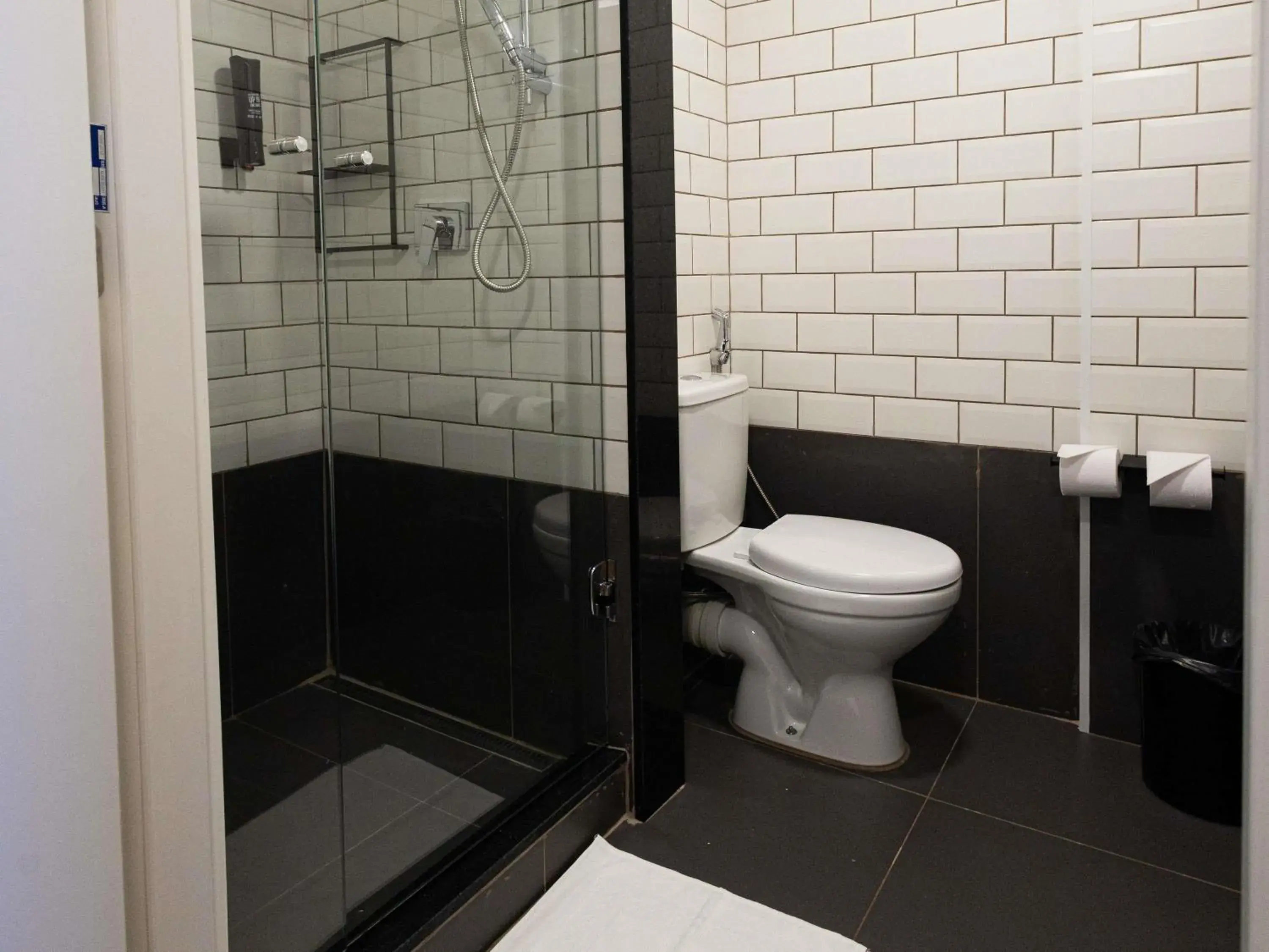 Bathroom in ibis Barra do Garças Bathroom in ibis Barra do Garças