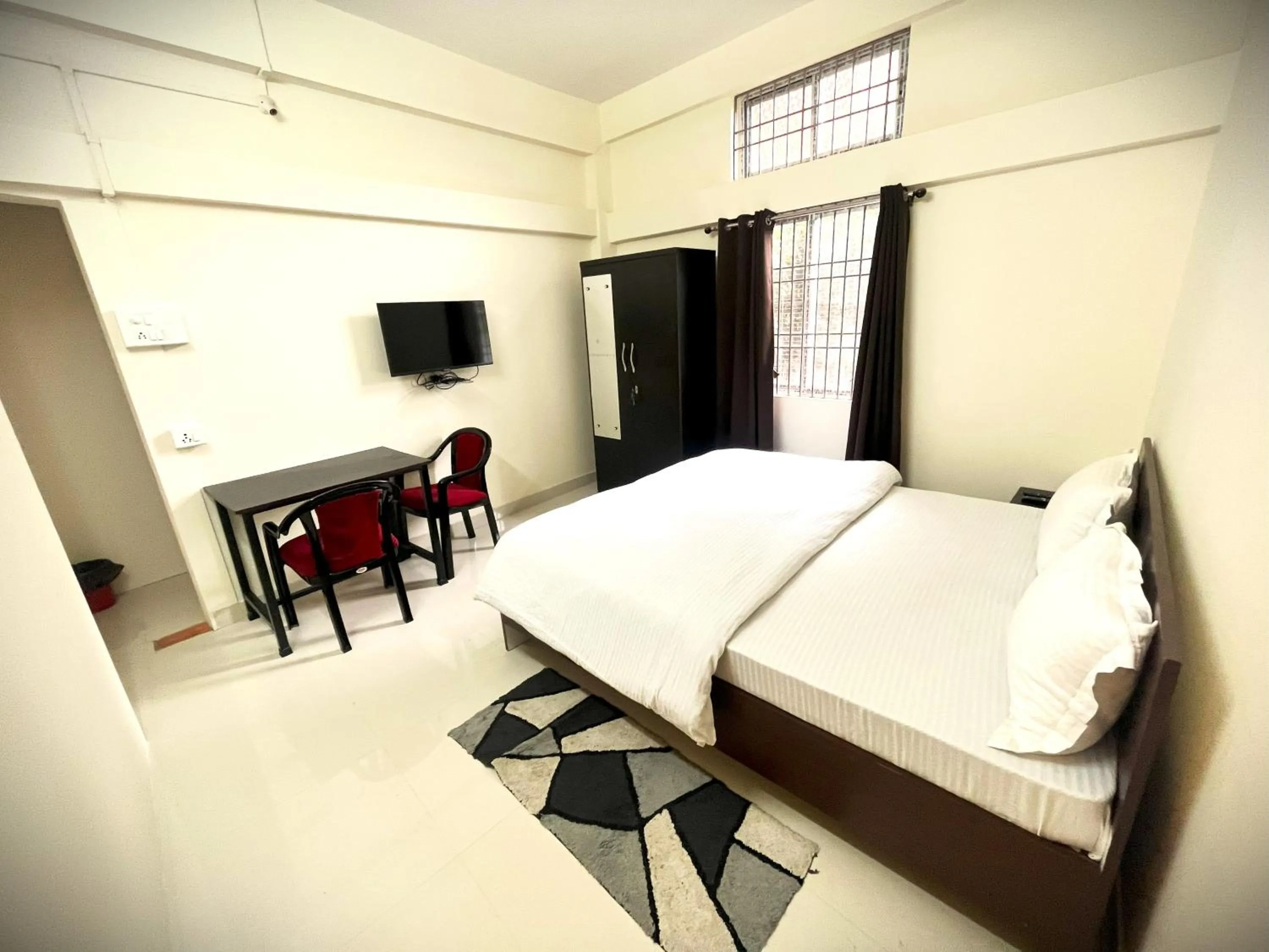 Bed in Queen's Residency