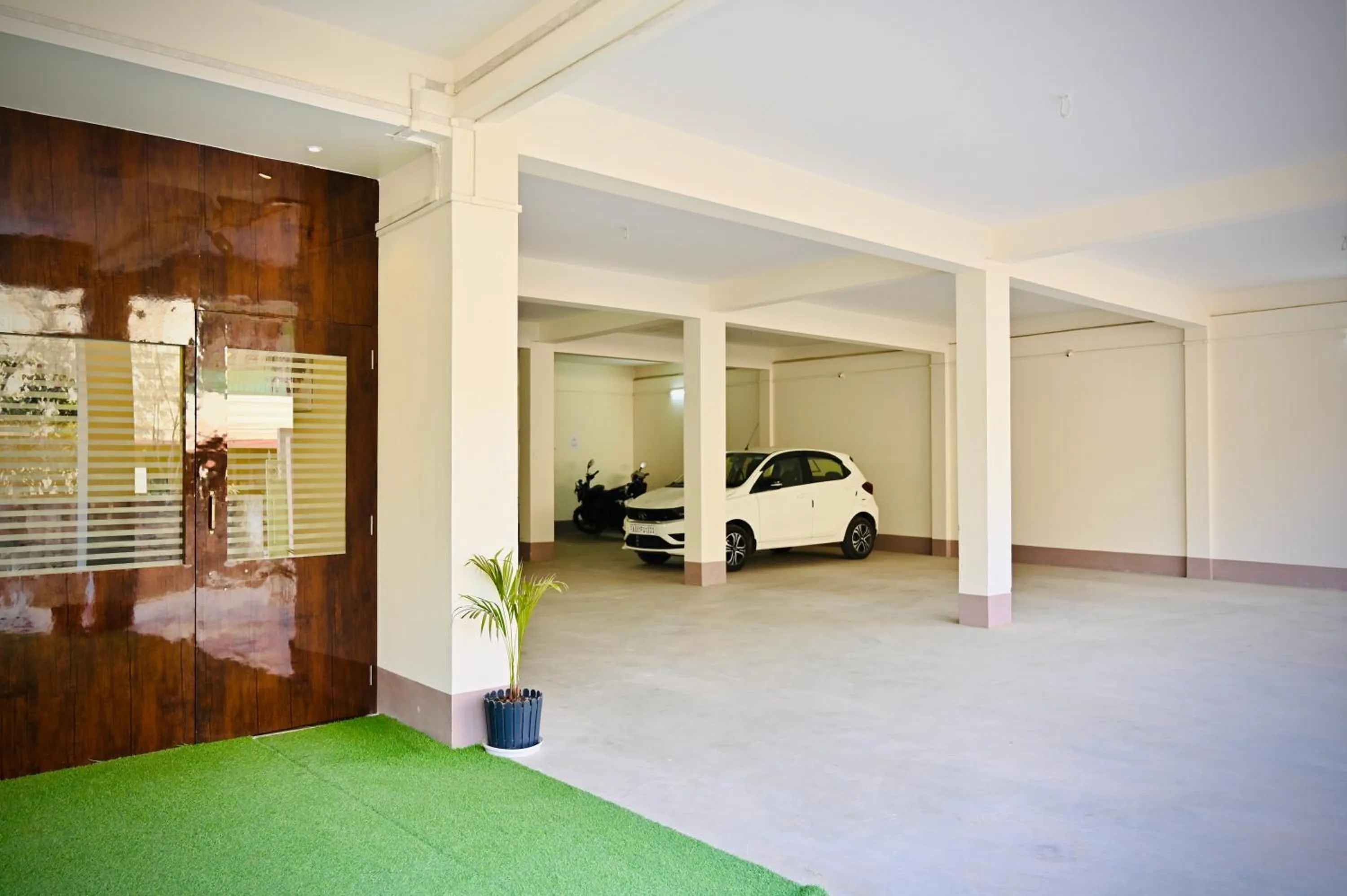 Parking in Queen's Residency