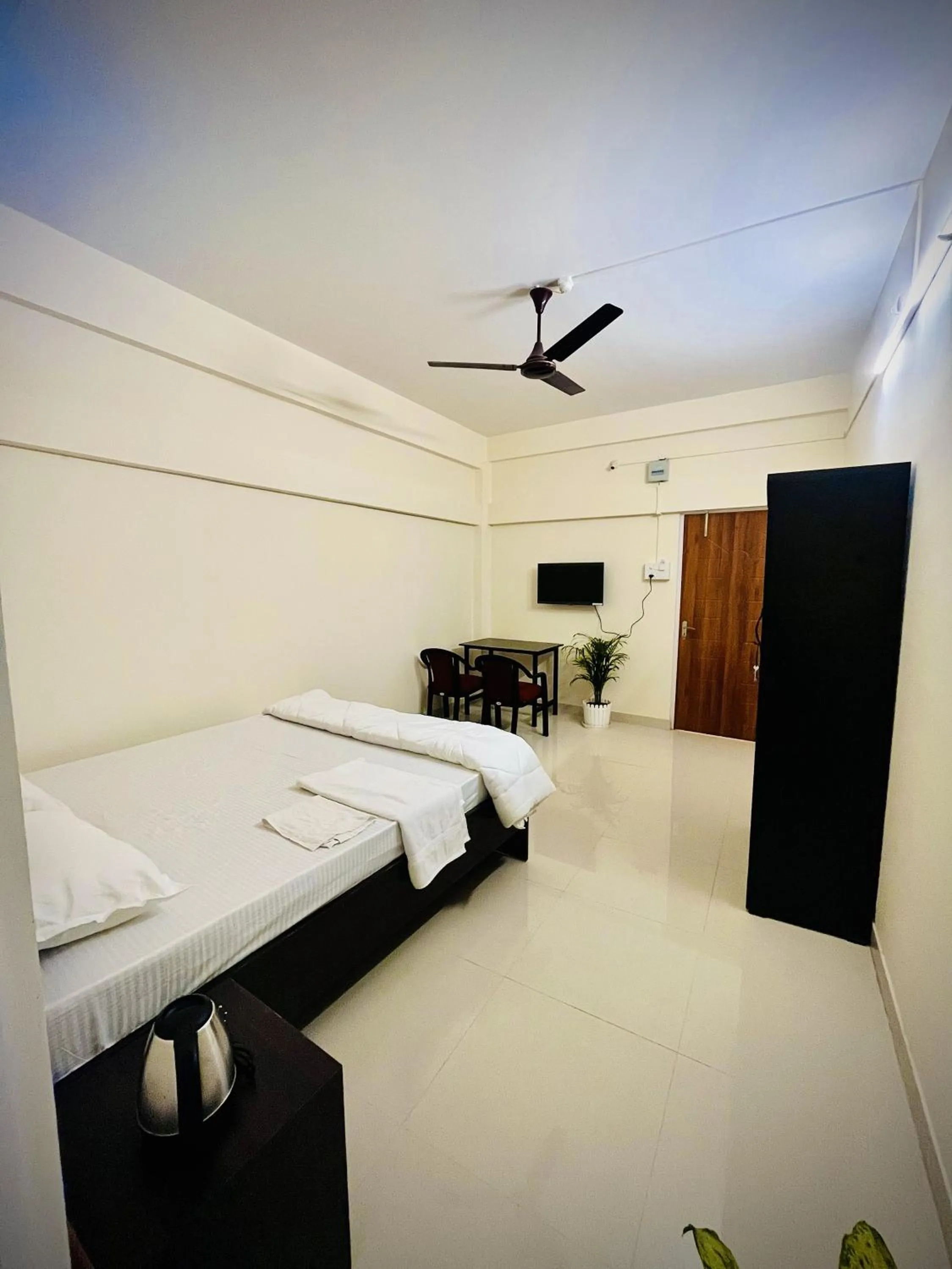 Bed in Queen's Residency