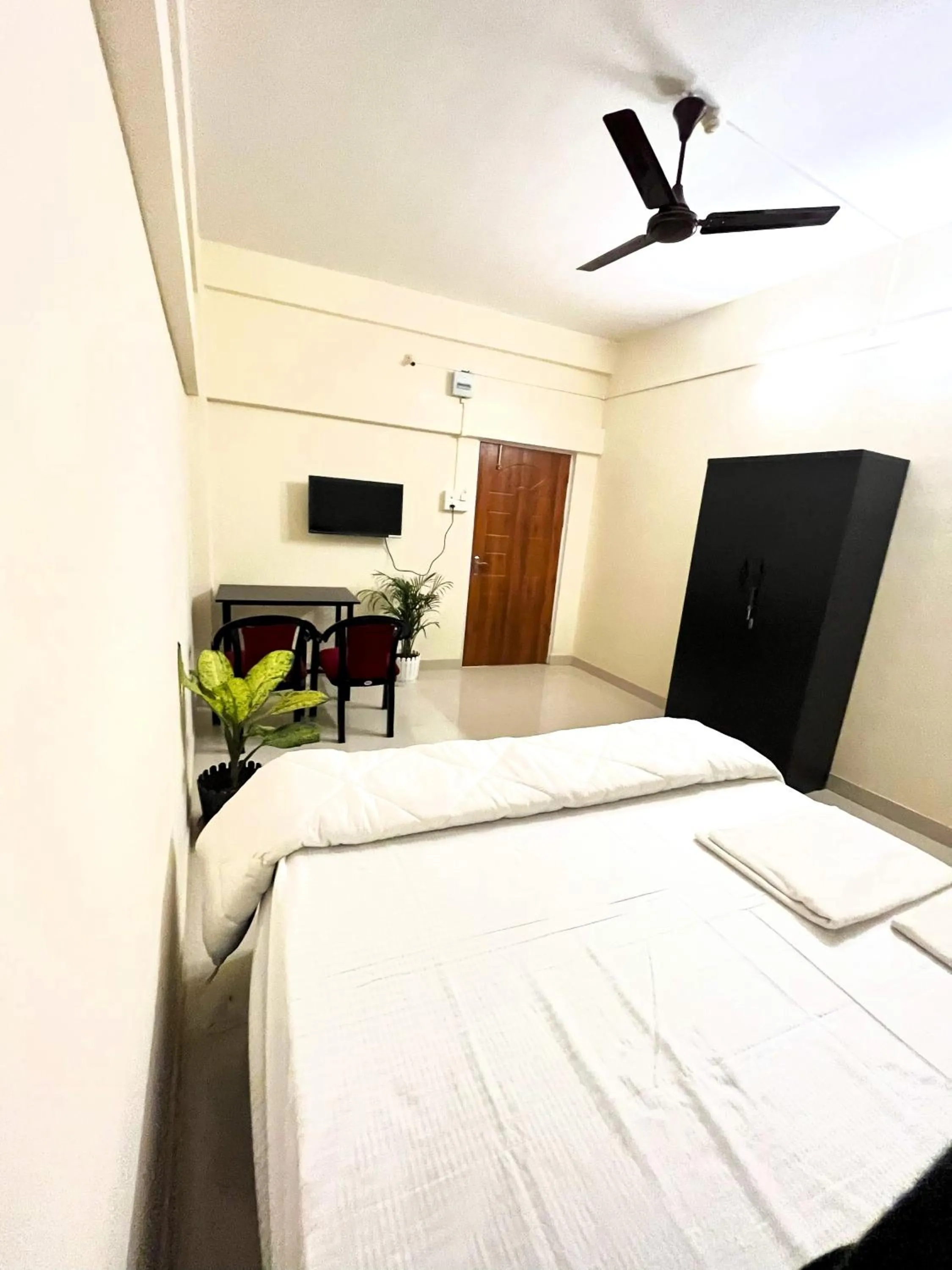 TV and multimedia, Bed in Queen's Residency