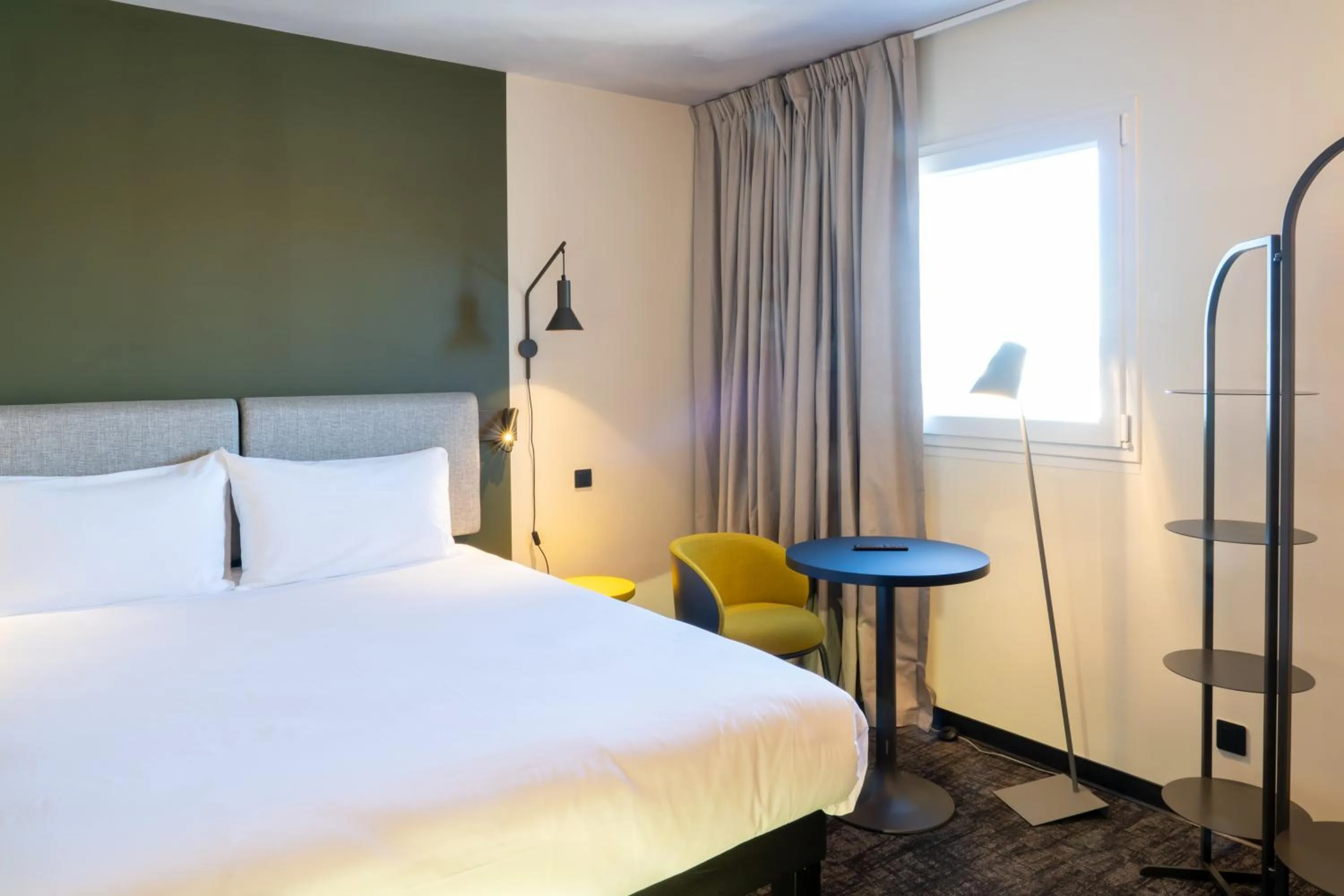 Photo of the whole room, Bed in ibis Saint Paul Trois Chateaux