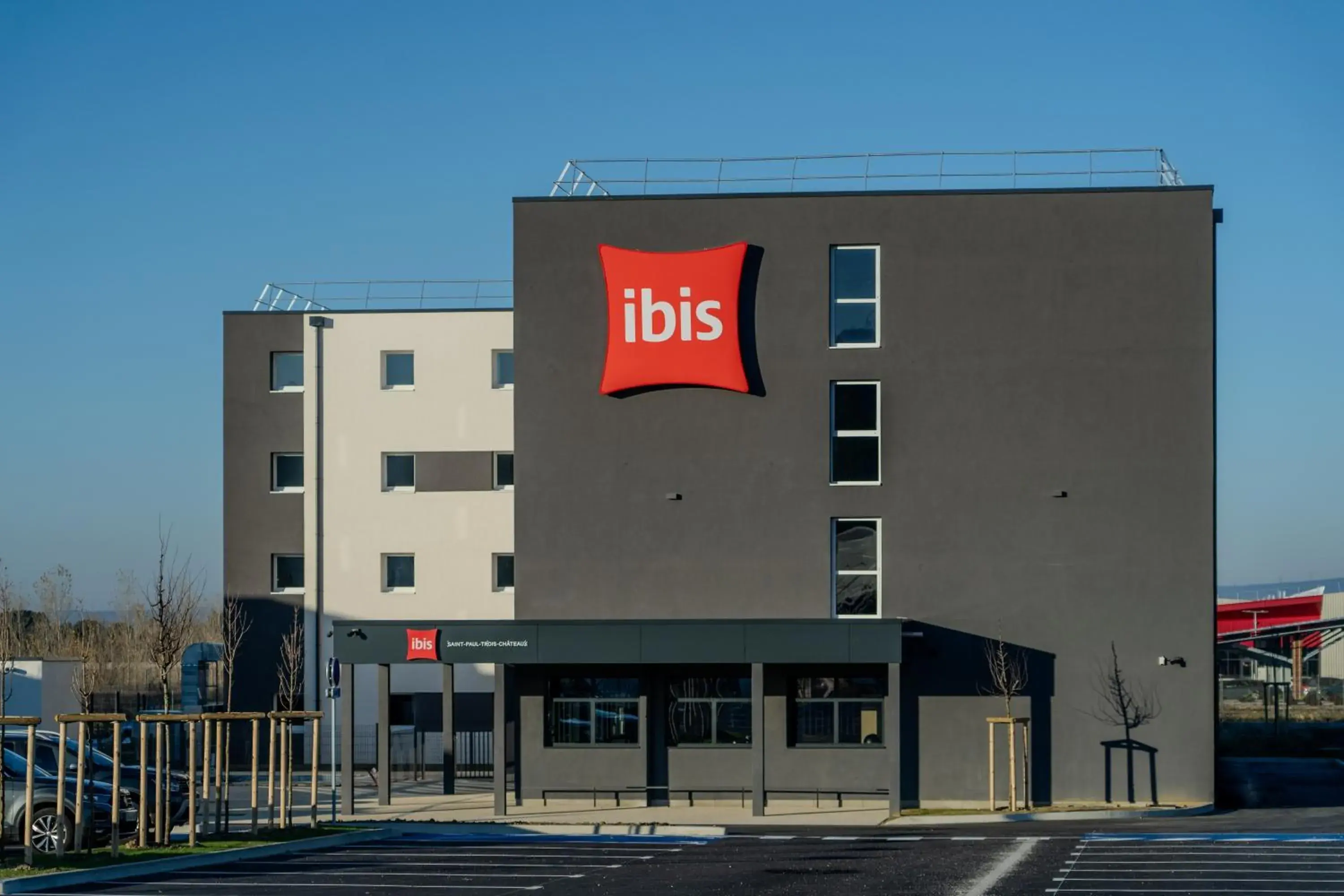 Property building in ibis Saint Paul Trois Chateaux Property building in ibis Saint Paul Trois Chateaux
