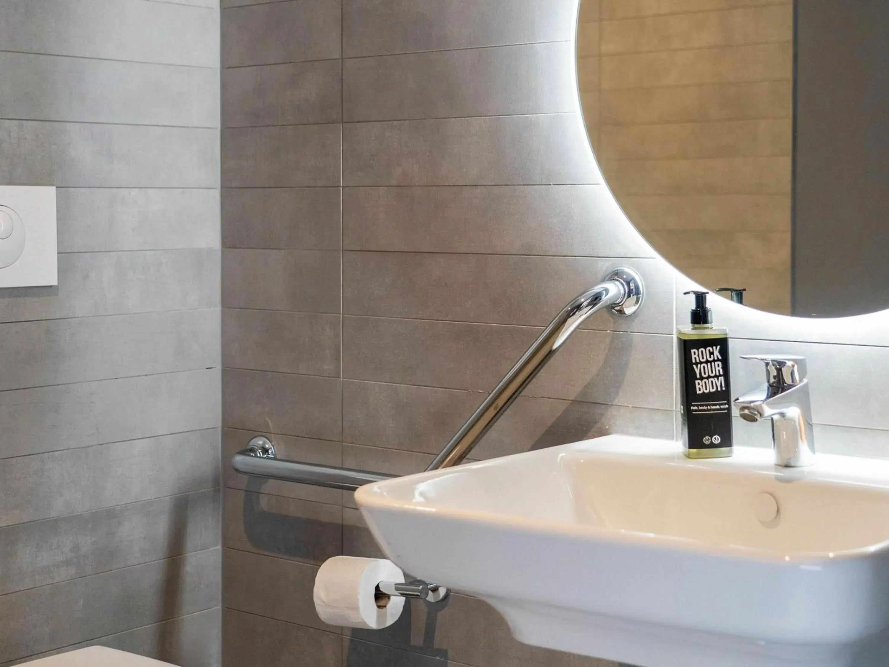 Bedroom in ibis Saint Paul Trois Chateaux Bedroom in ibis Saint Paul Trois Chateaux