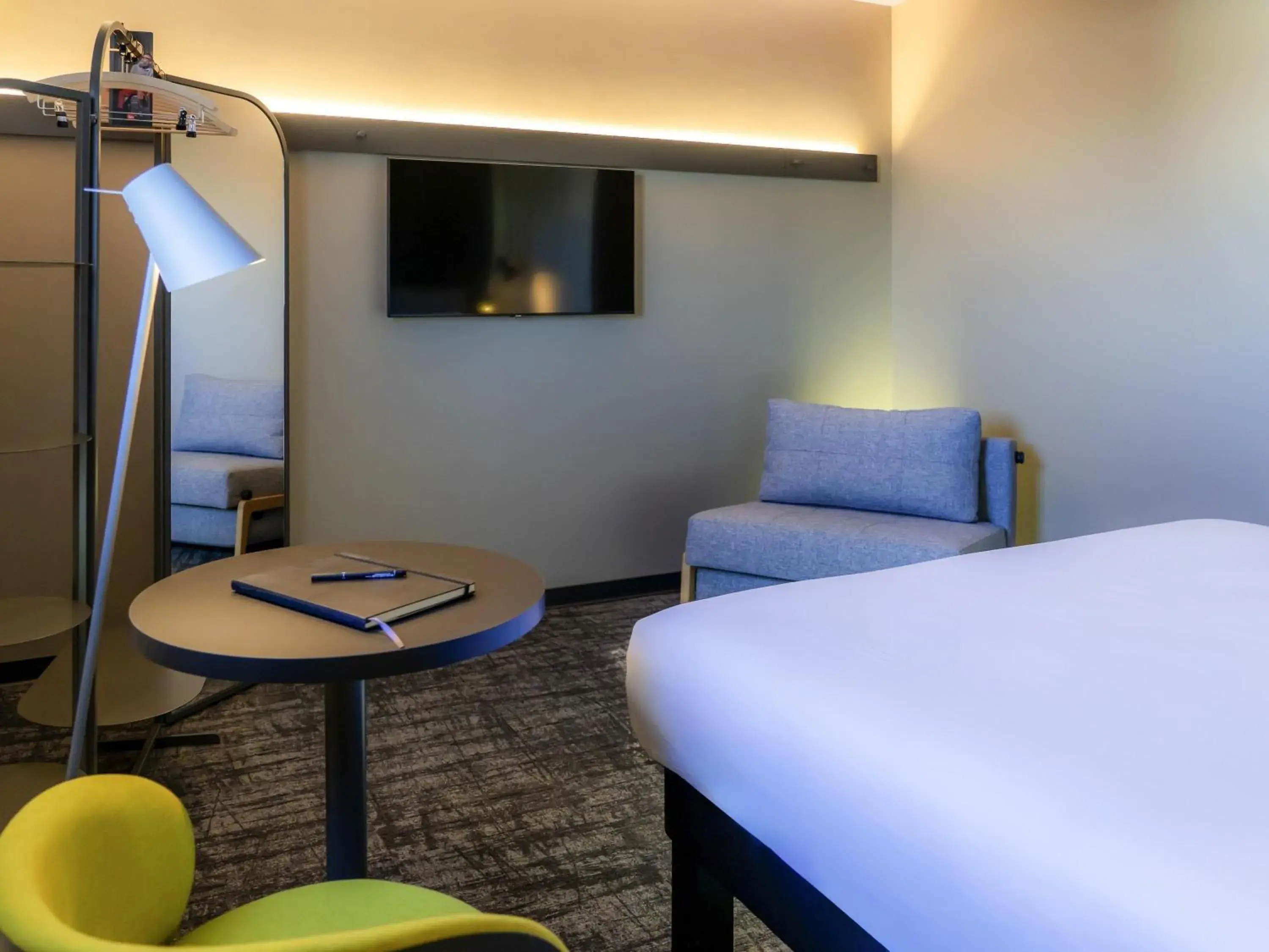 Bedroom, Bed in ibis Saint Paul Trois Chateaux Bedroom, Bed in ibis Saint Paul Trois Chateaux