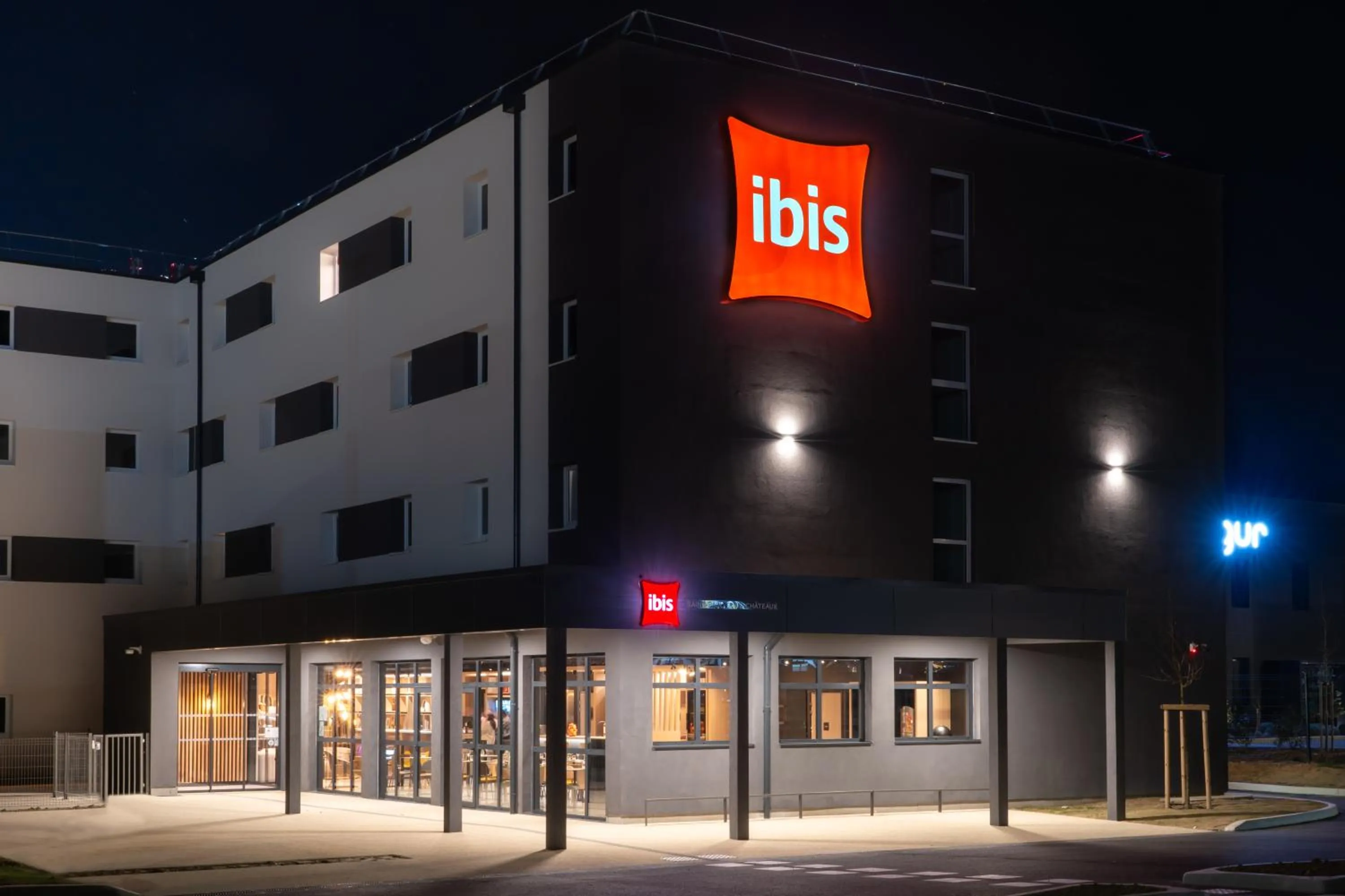 Property building in ibis Saint Paul Trois Chateaux