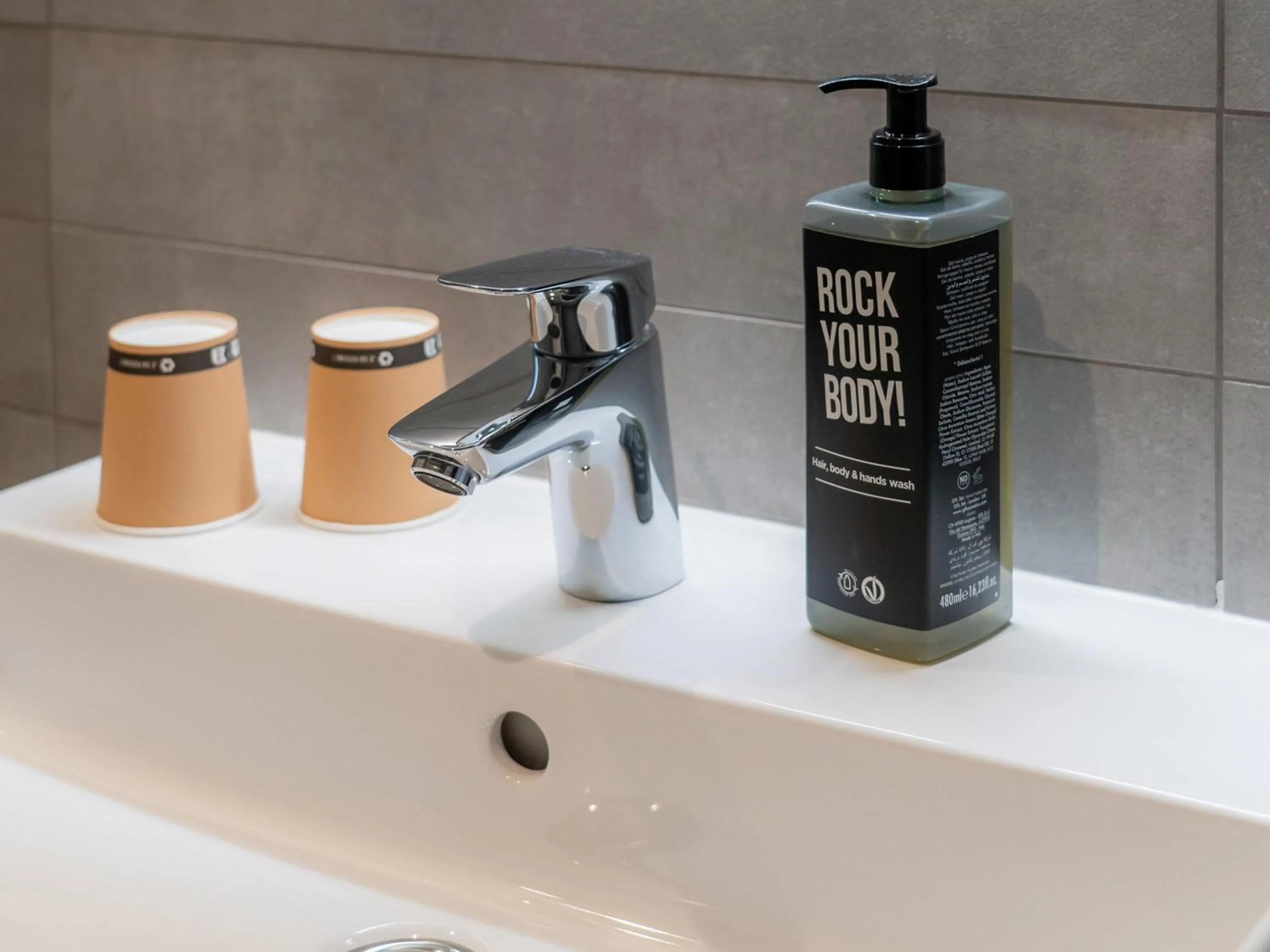 Bedroom in ibis Saint Paul Trois Chateaux