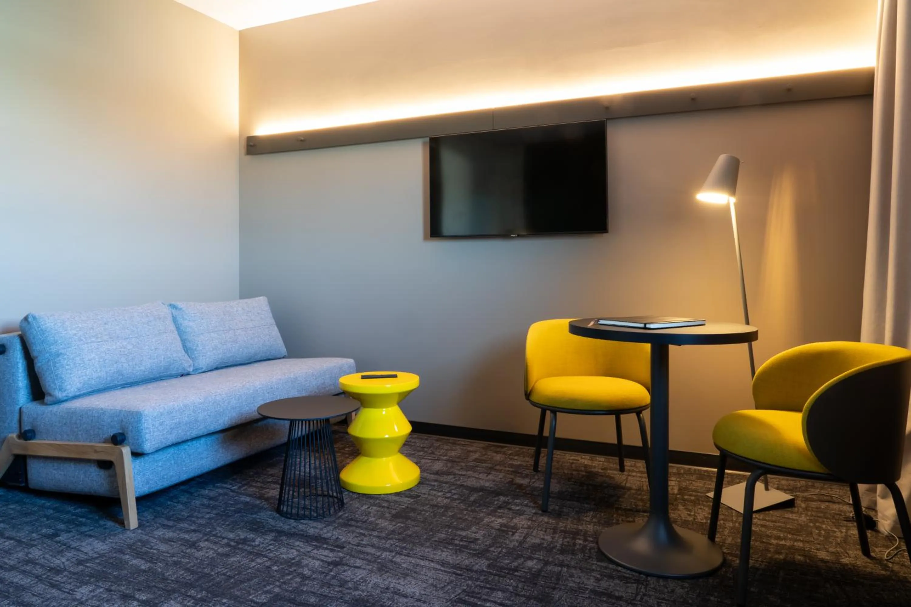 Seating area in ibis Saint Paul Trois Chateaux