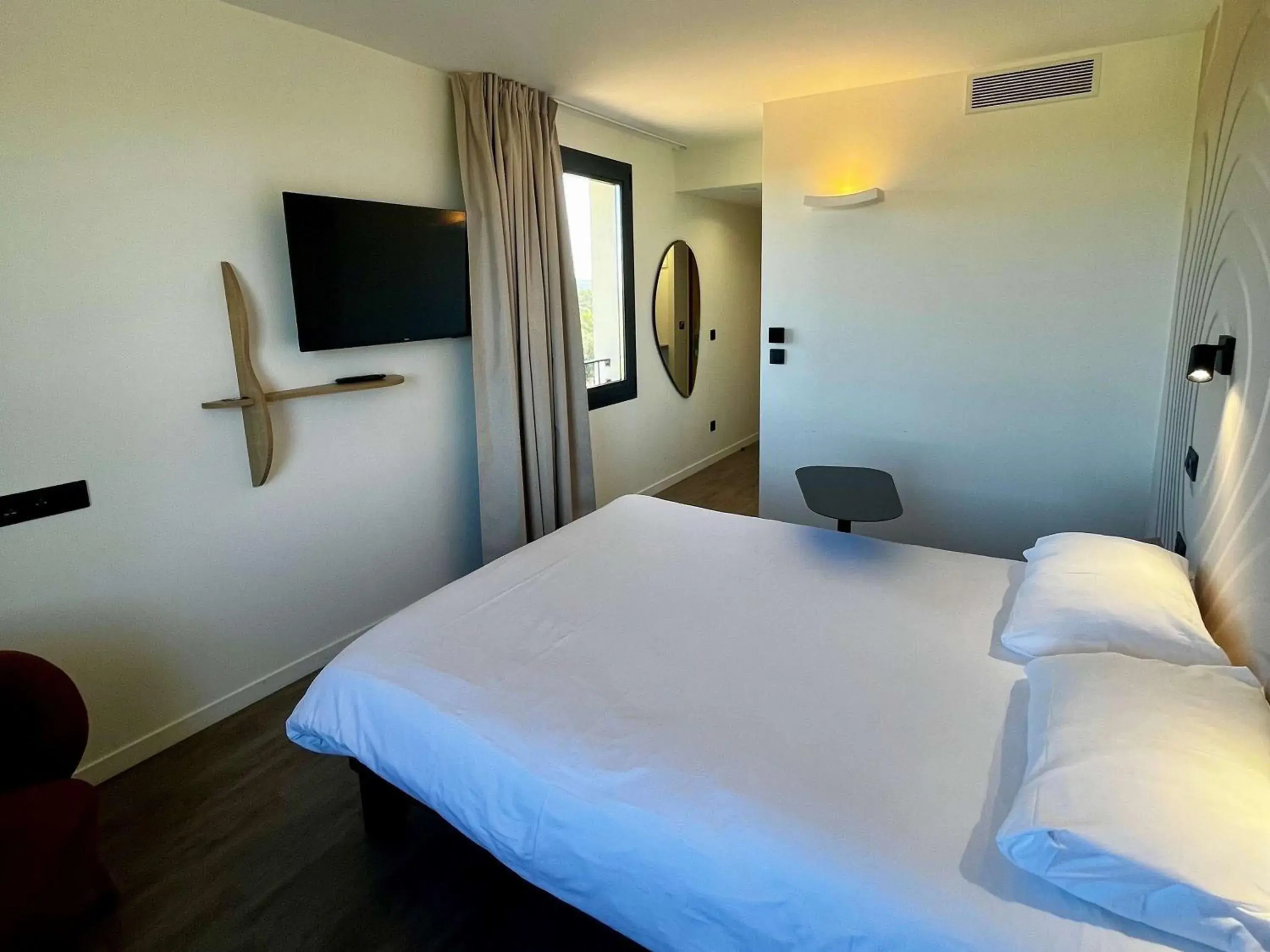 Bedroom, Bed in ibis Styles Cabriès Aix-en-Provence TGV Bedroom, Bed in ibis Styles Cabriès Aix-en-Provence TGV
