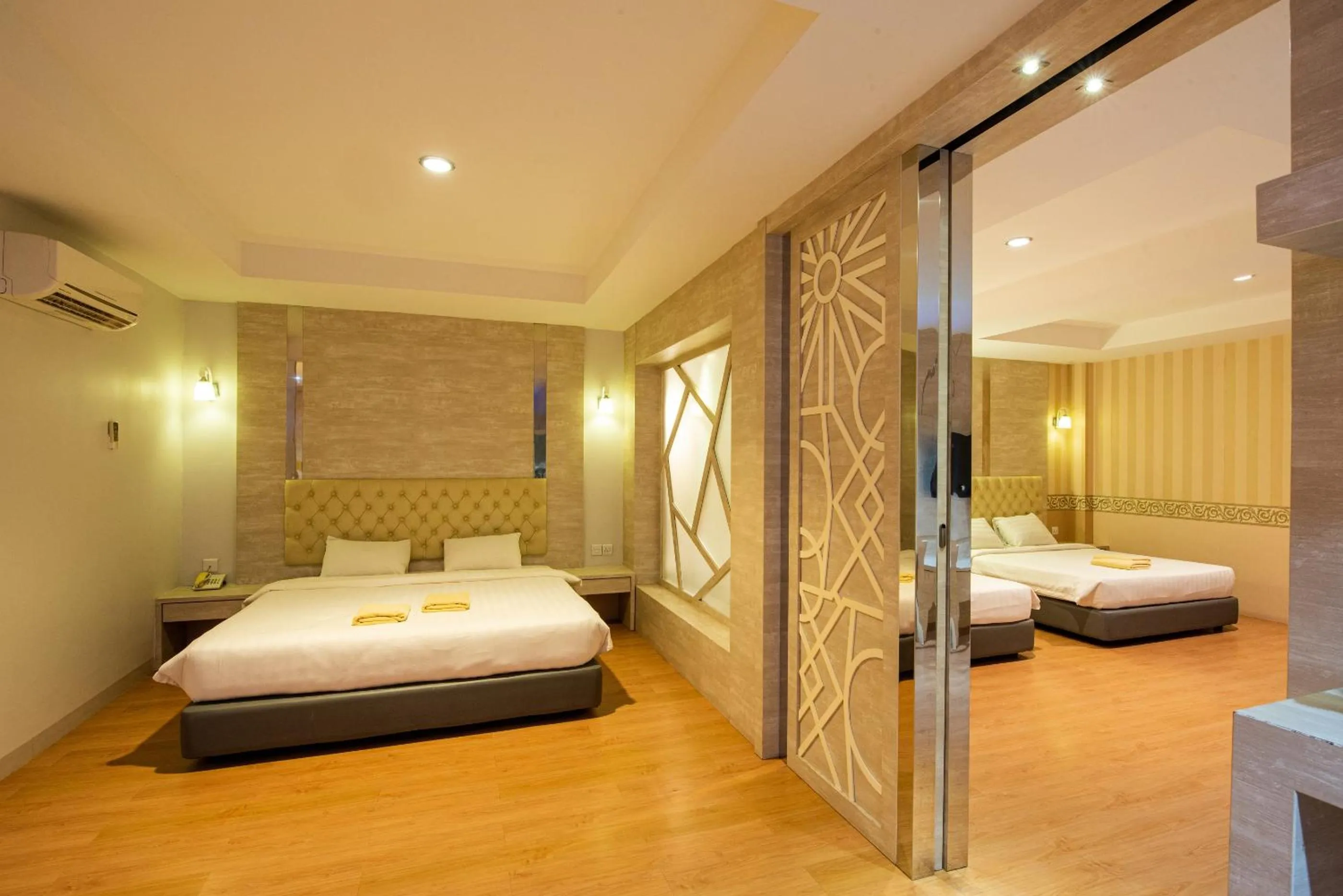 Bedroom in Lovina Inn Penuin