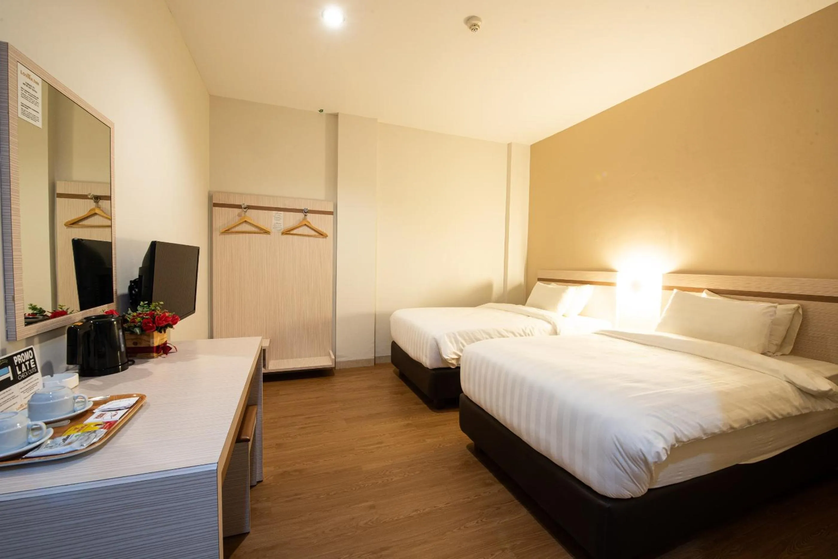 Bedroom in Lovina Inn Penuin