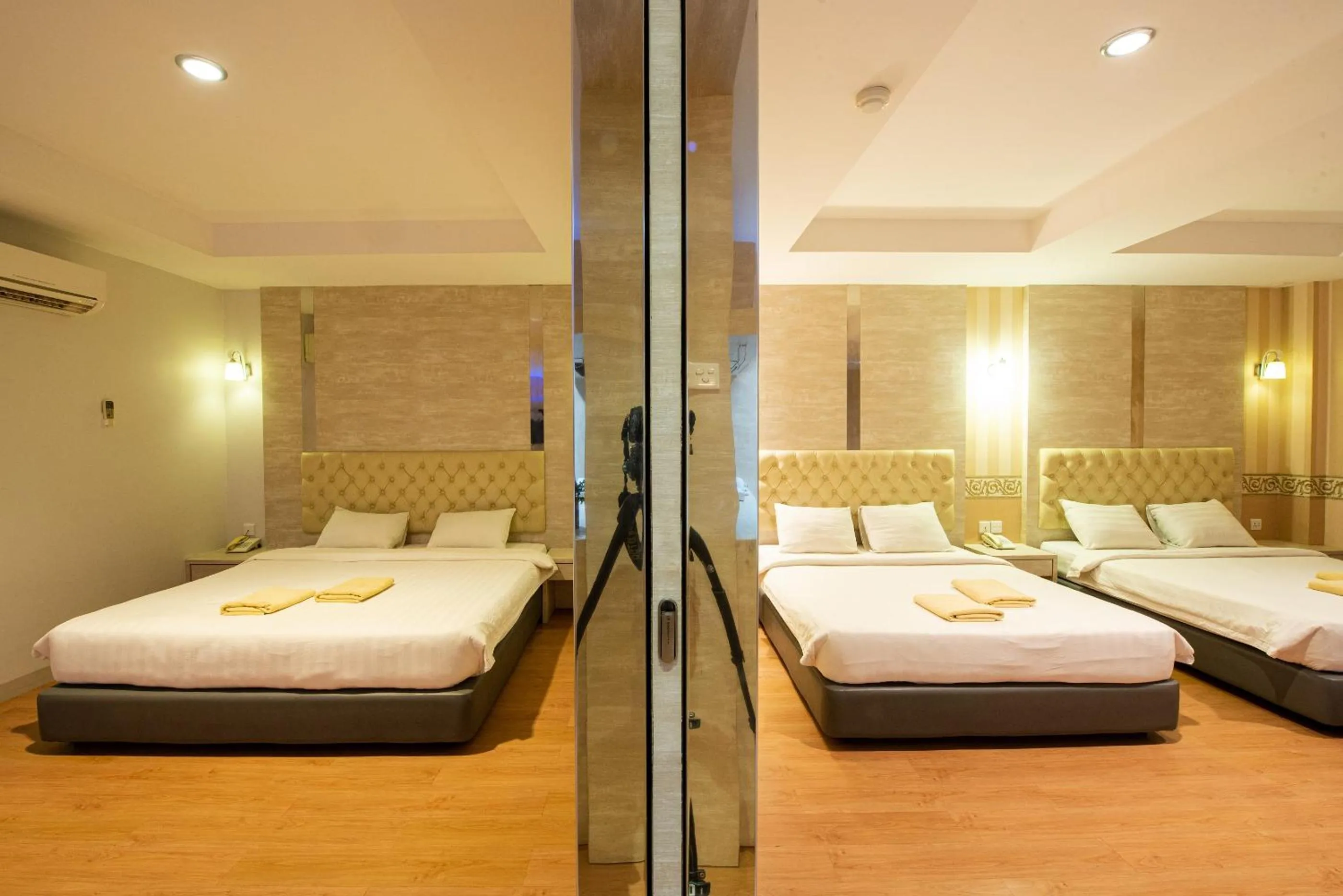 Bedroom in Lovina Inn Penuin