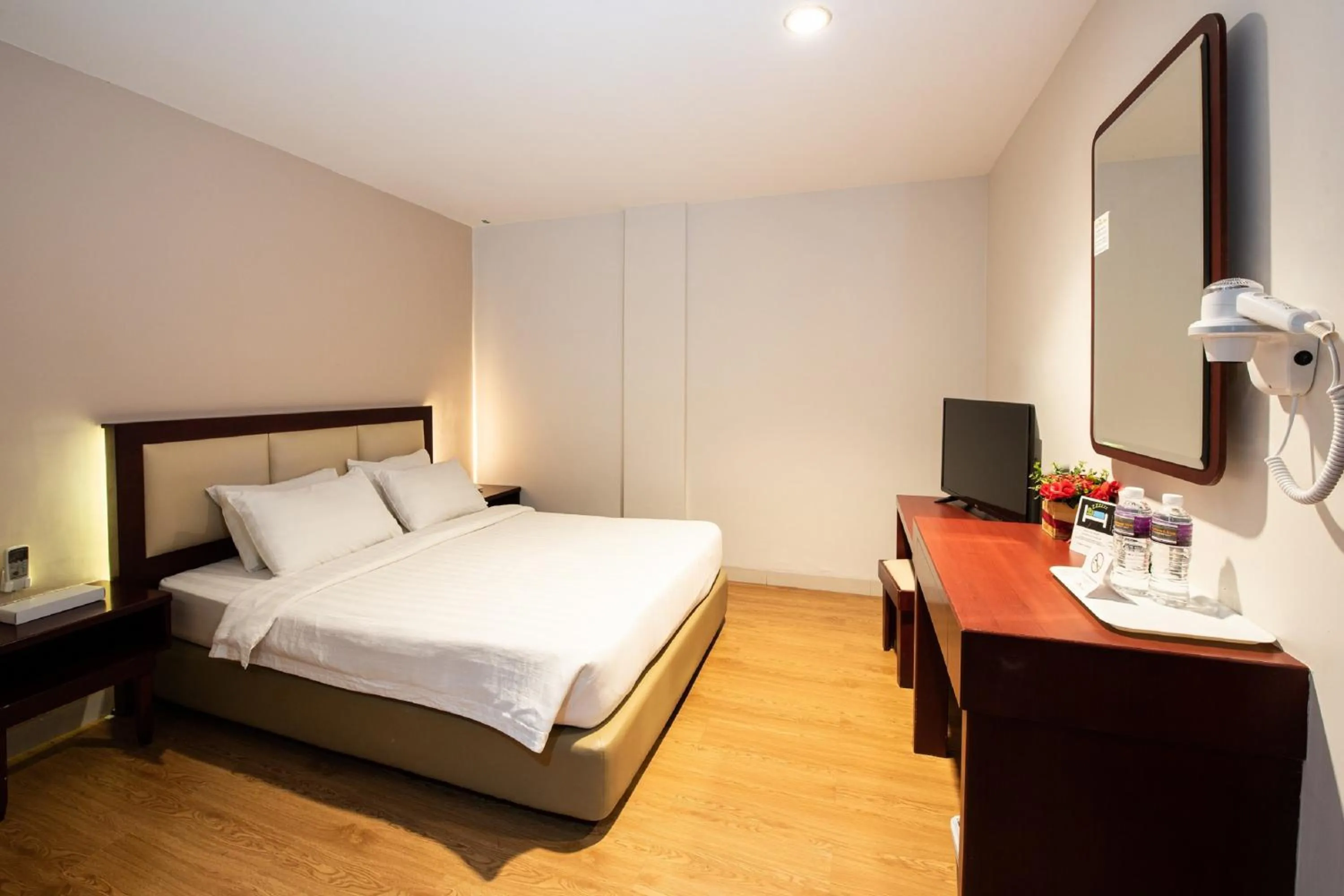 Bedroom in Lovina Inn Penuin