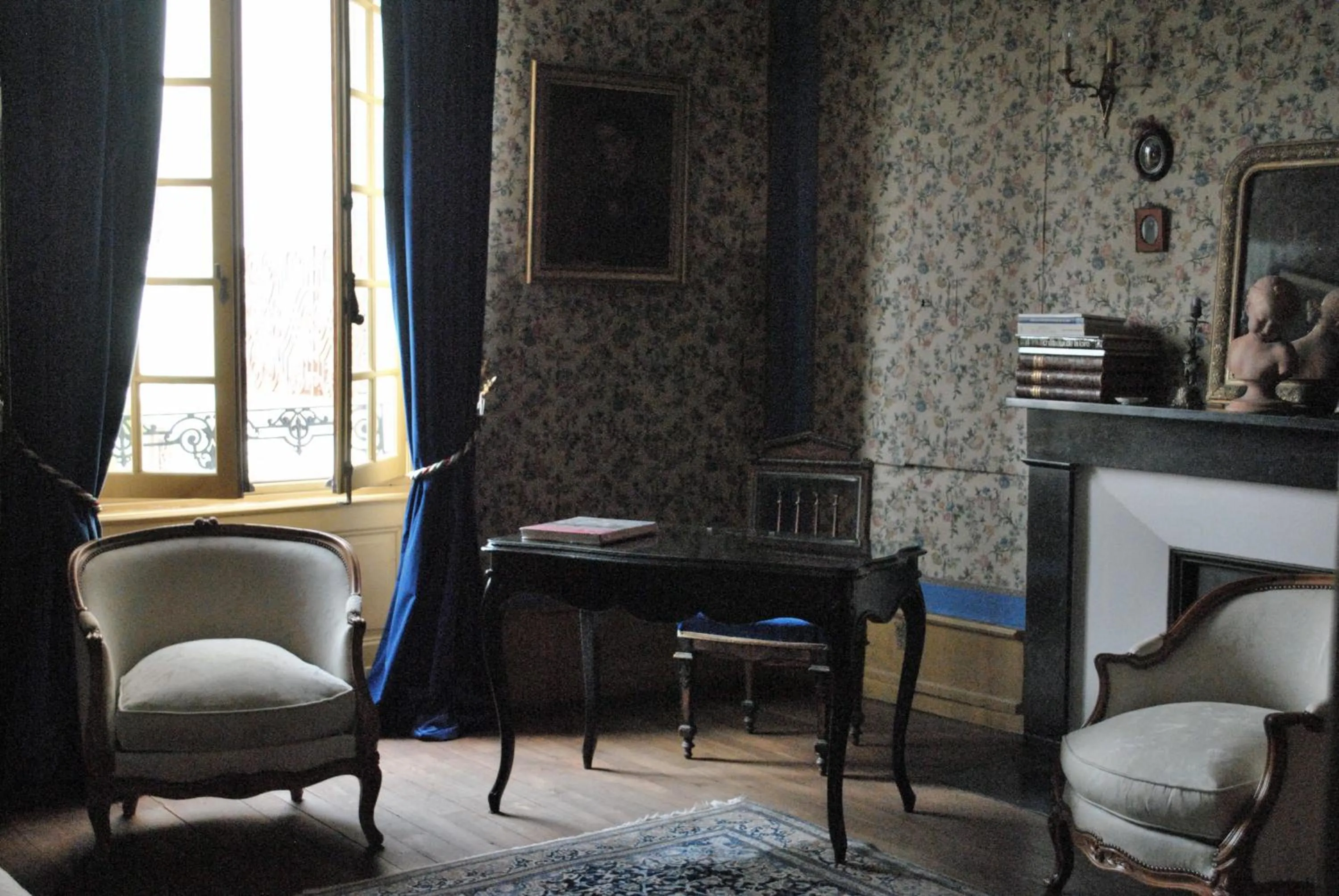 Deluxe Double Room with Shower - single occupancy in Le Ragois