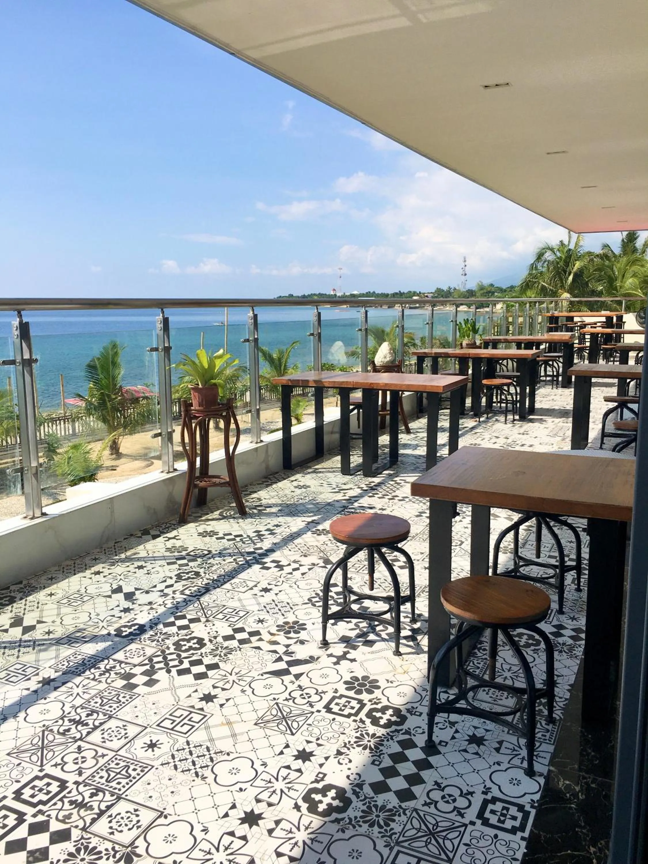 Restaurant/places to eat in W Golf Resort