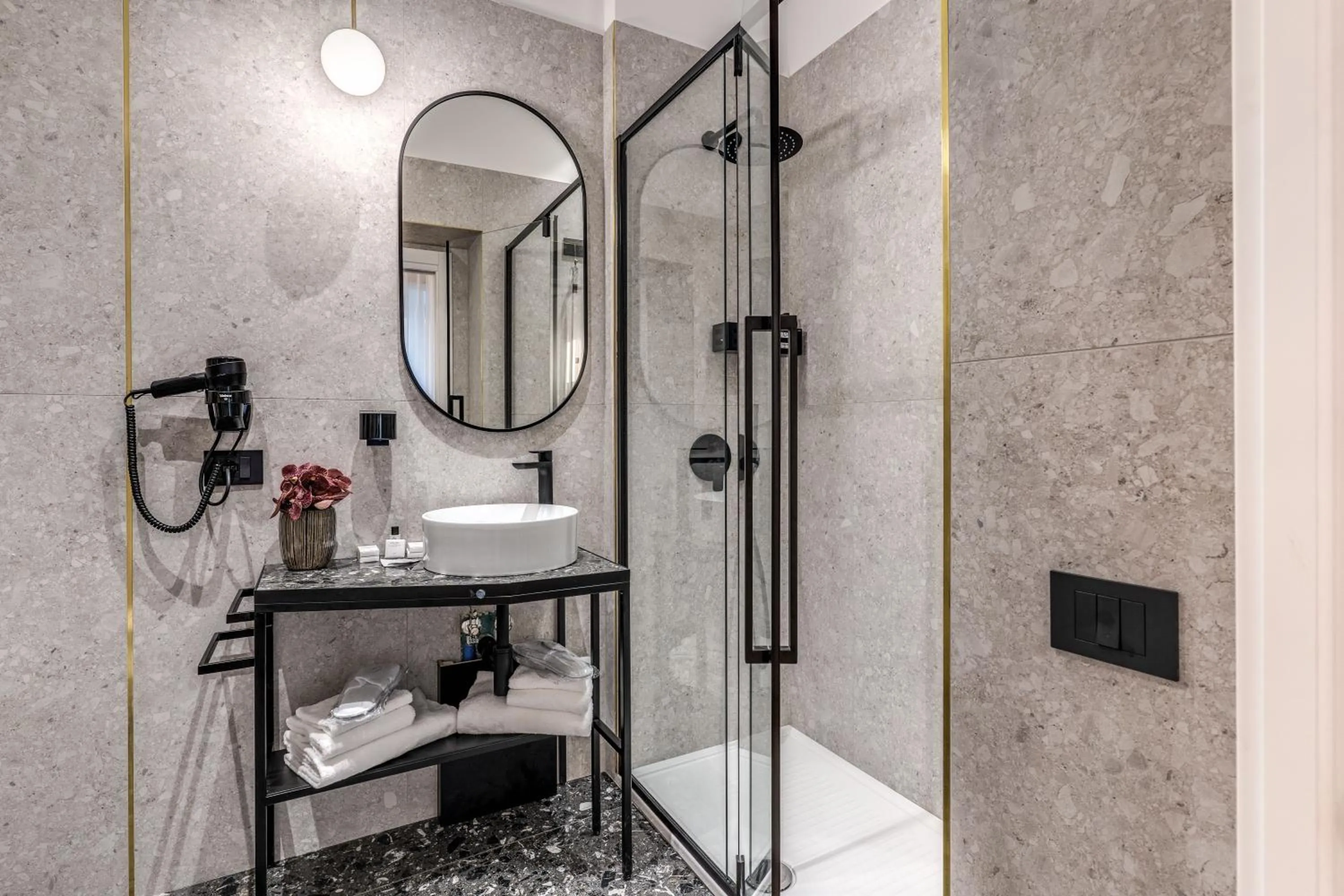 Shower in Residenza Piranesi Boutique Hotel