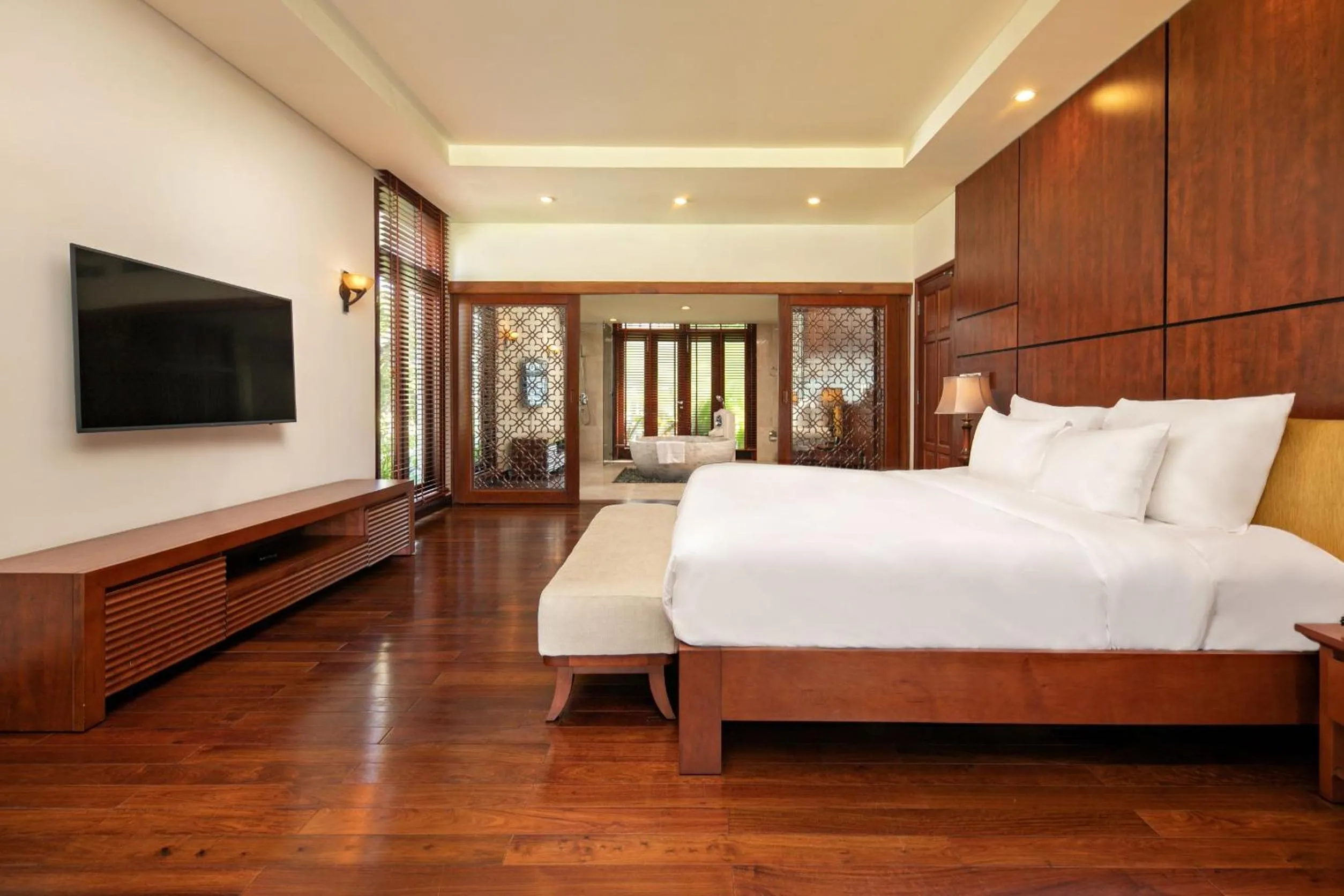 Communal lounge/ TV room, Bed in Purama Villas Resort Beachfront Da Nang