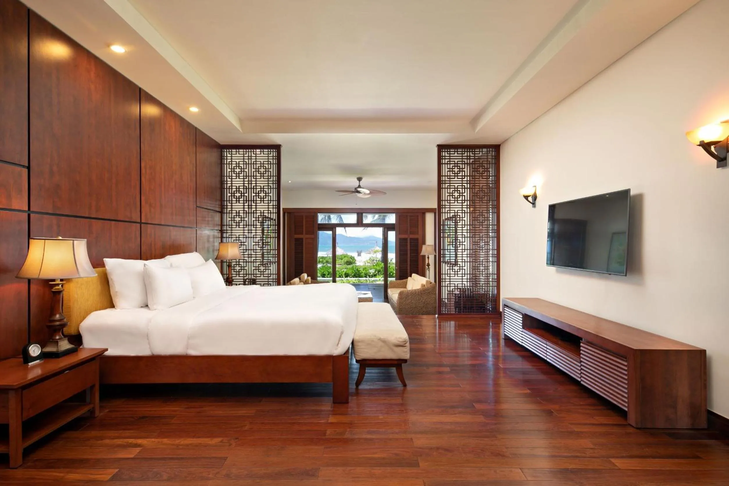 Communal lounge/ TV room, Bed in Purama Villas Resort Beachfront Da Nang