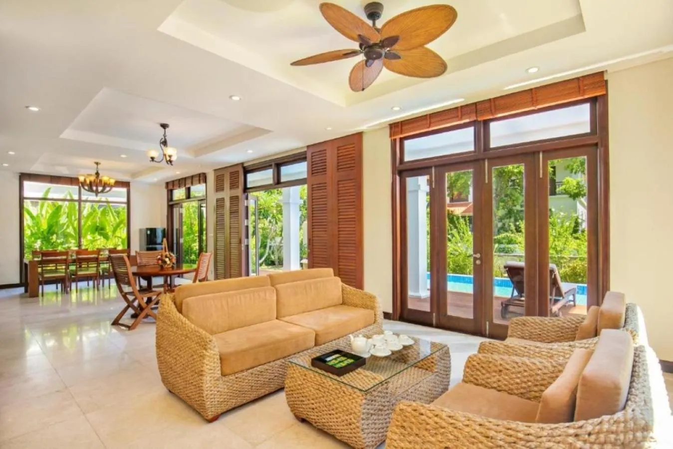 TV and multimedia in Purama Villas Resort Beachfront Da Nang