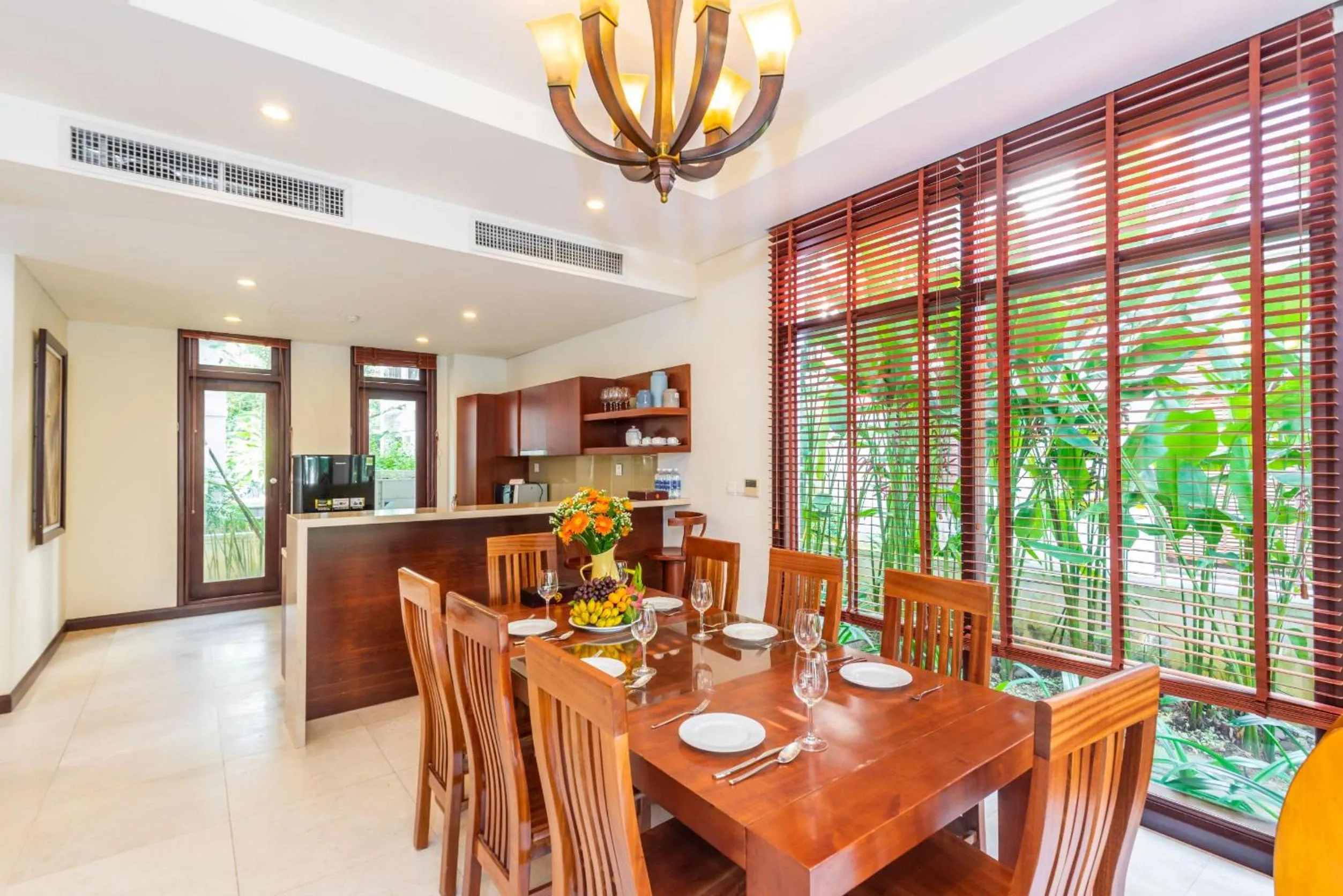TV and multimedia in Purama Villas Resort Beachfront Da Nang