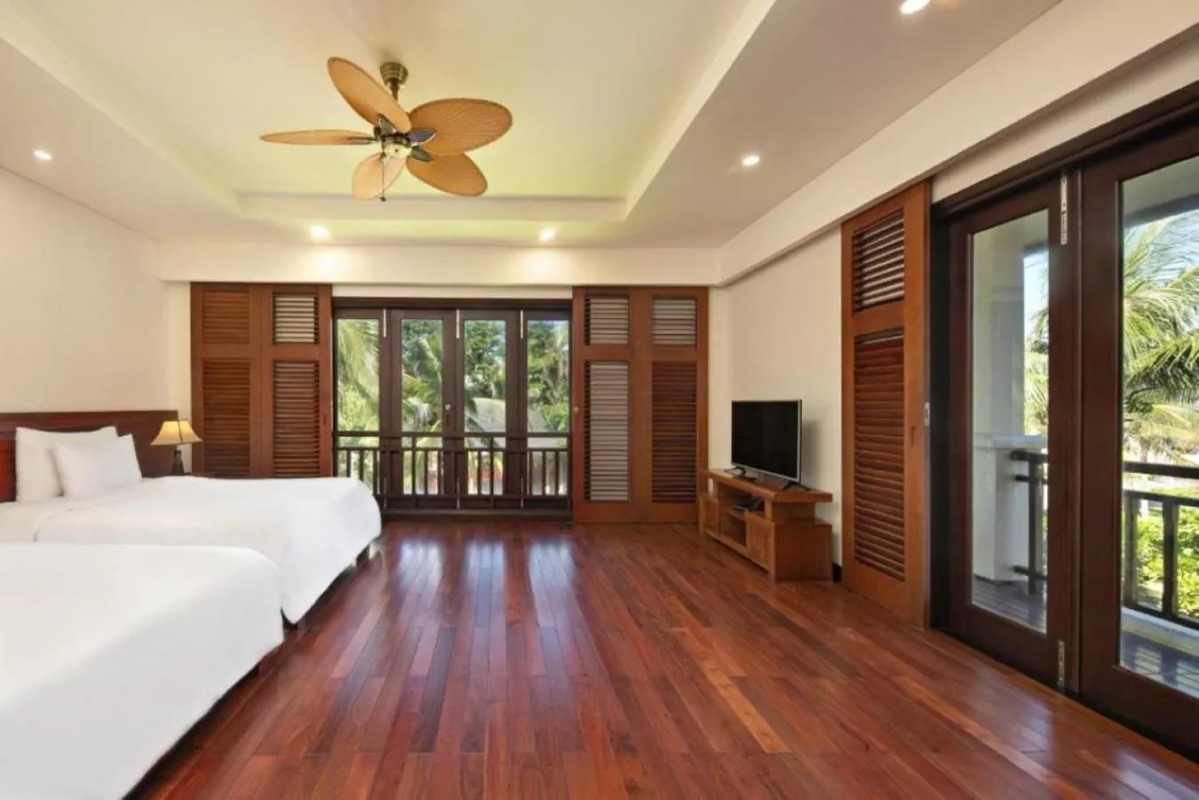 Communal lounge/ TV room, Bed in Purama Villas Resort Beachfront Da Nang