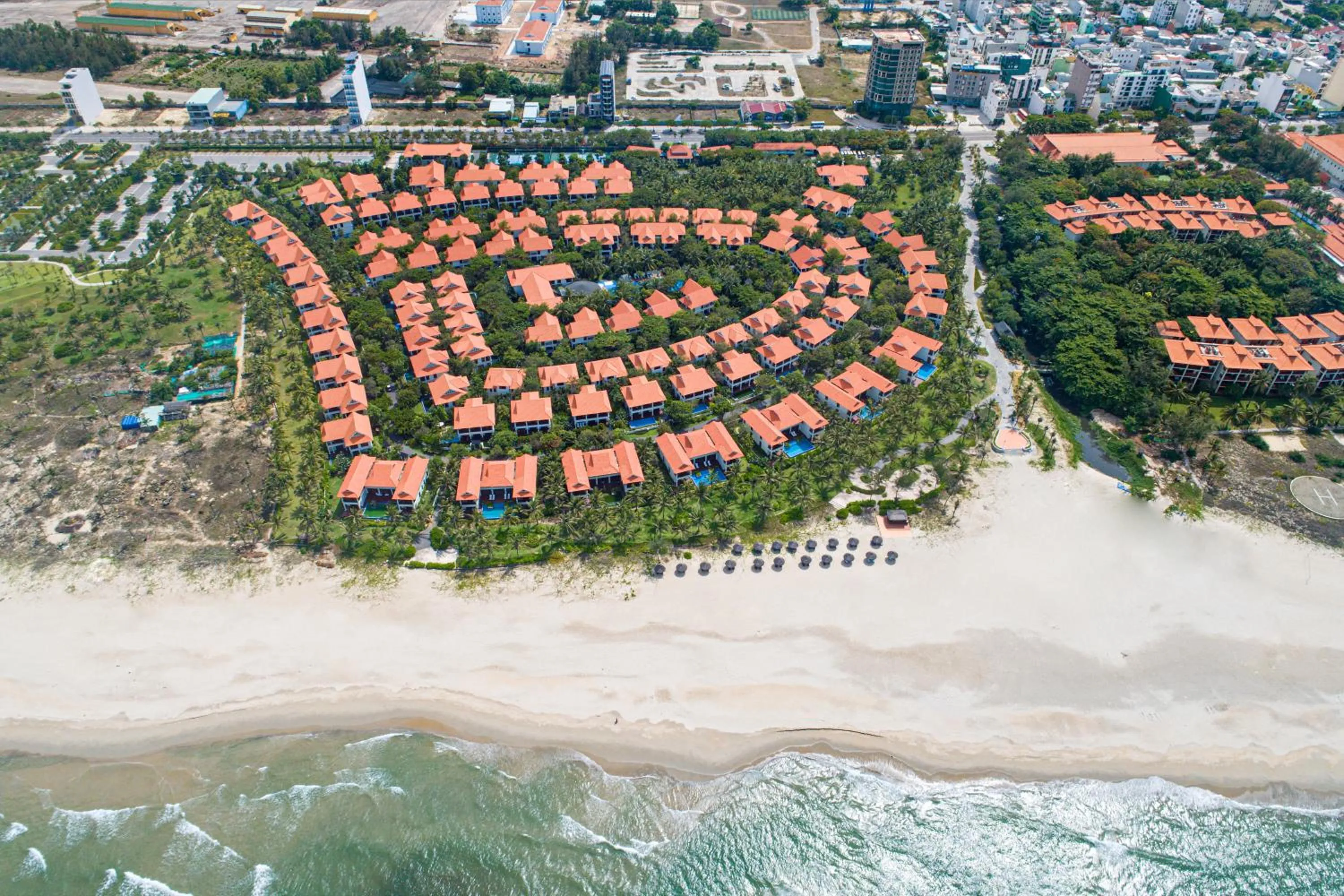 Property building in Purama Villas Resort Beachfront Da Nang