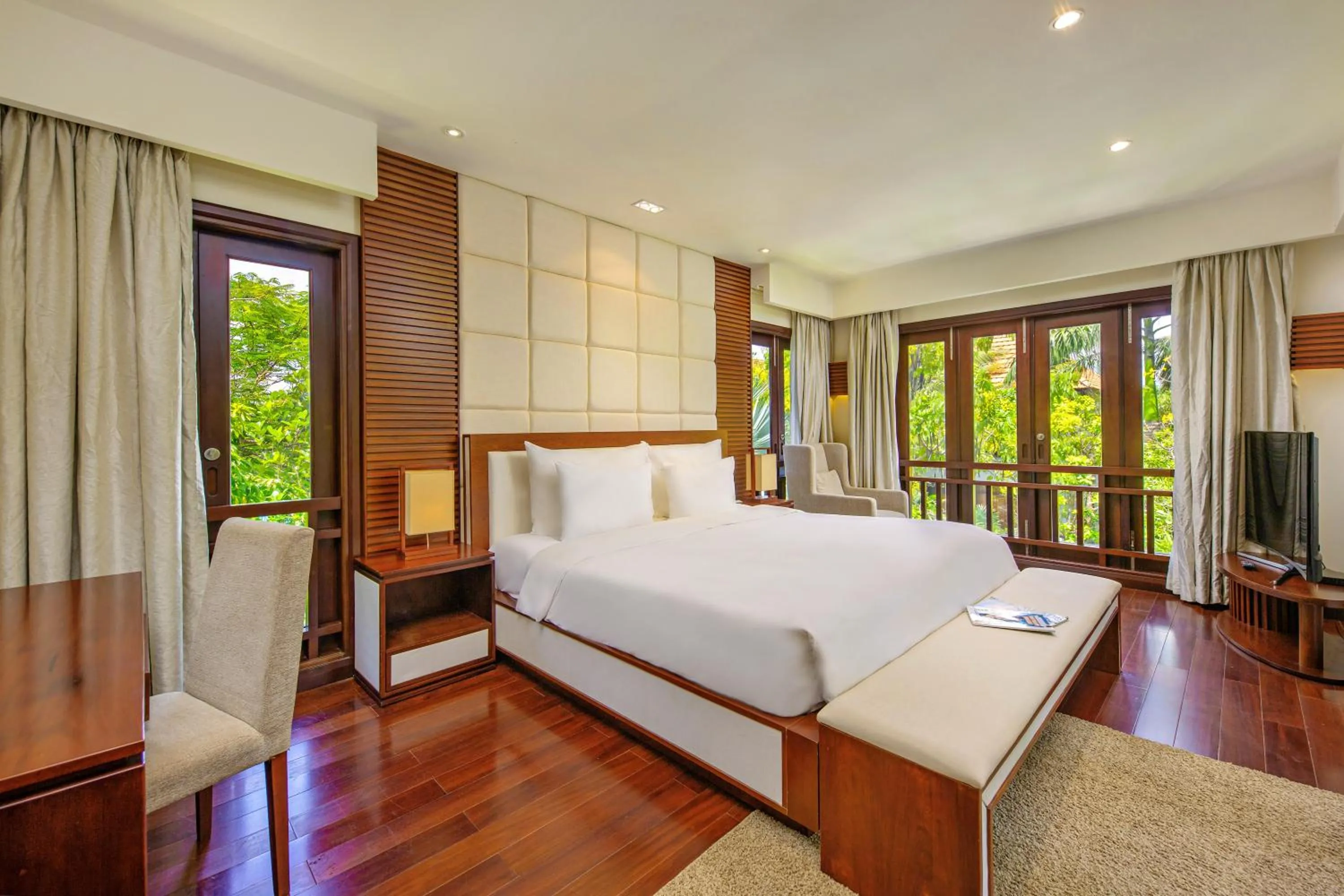 Communal lounge/ TV room, Bed in Purama Villas Resort Beachfront Da Nang