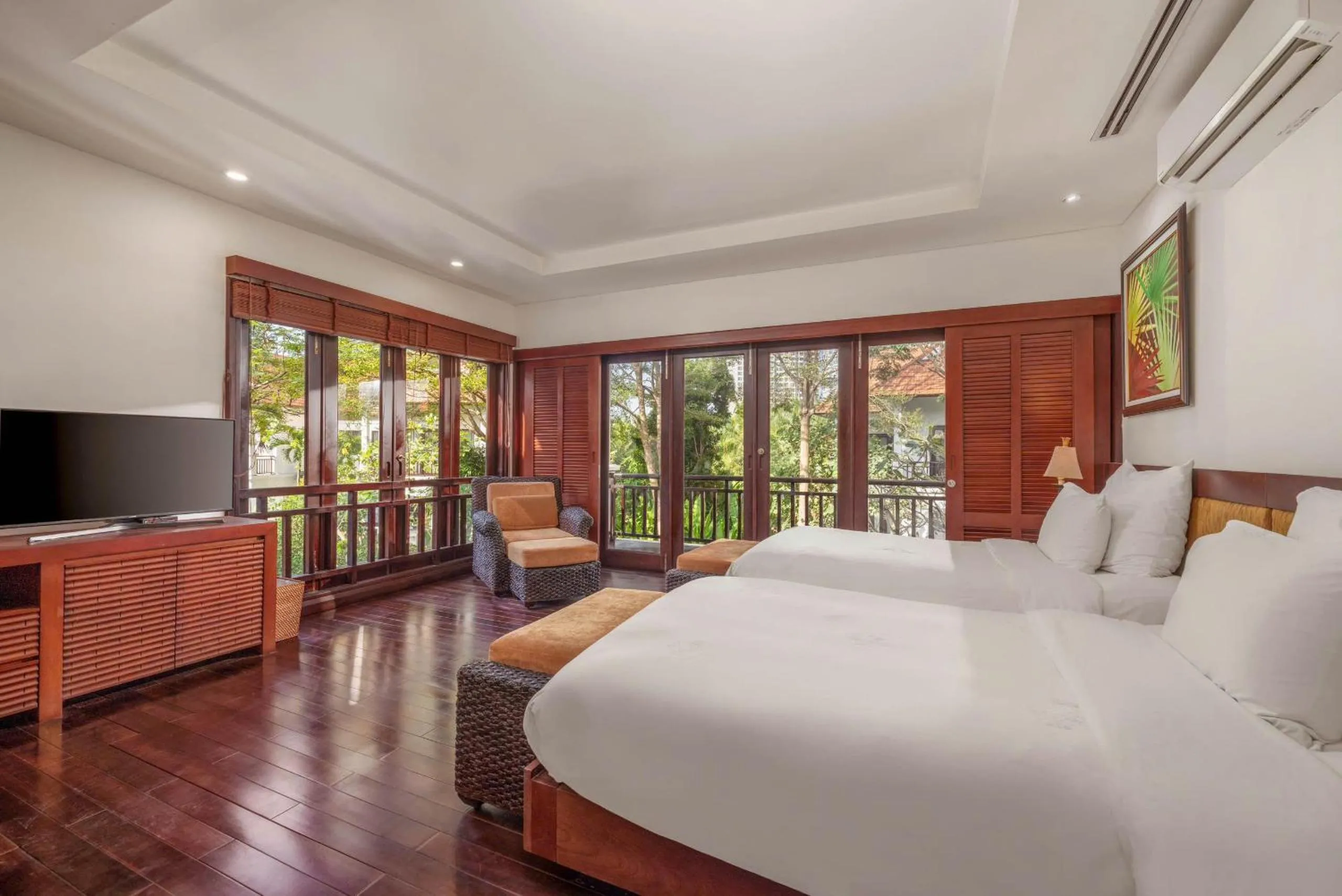 Communal lounge/ TV room, Bed in Purama Villas Resort Beachfront Da Nang