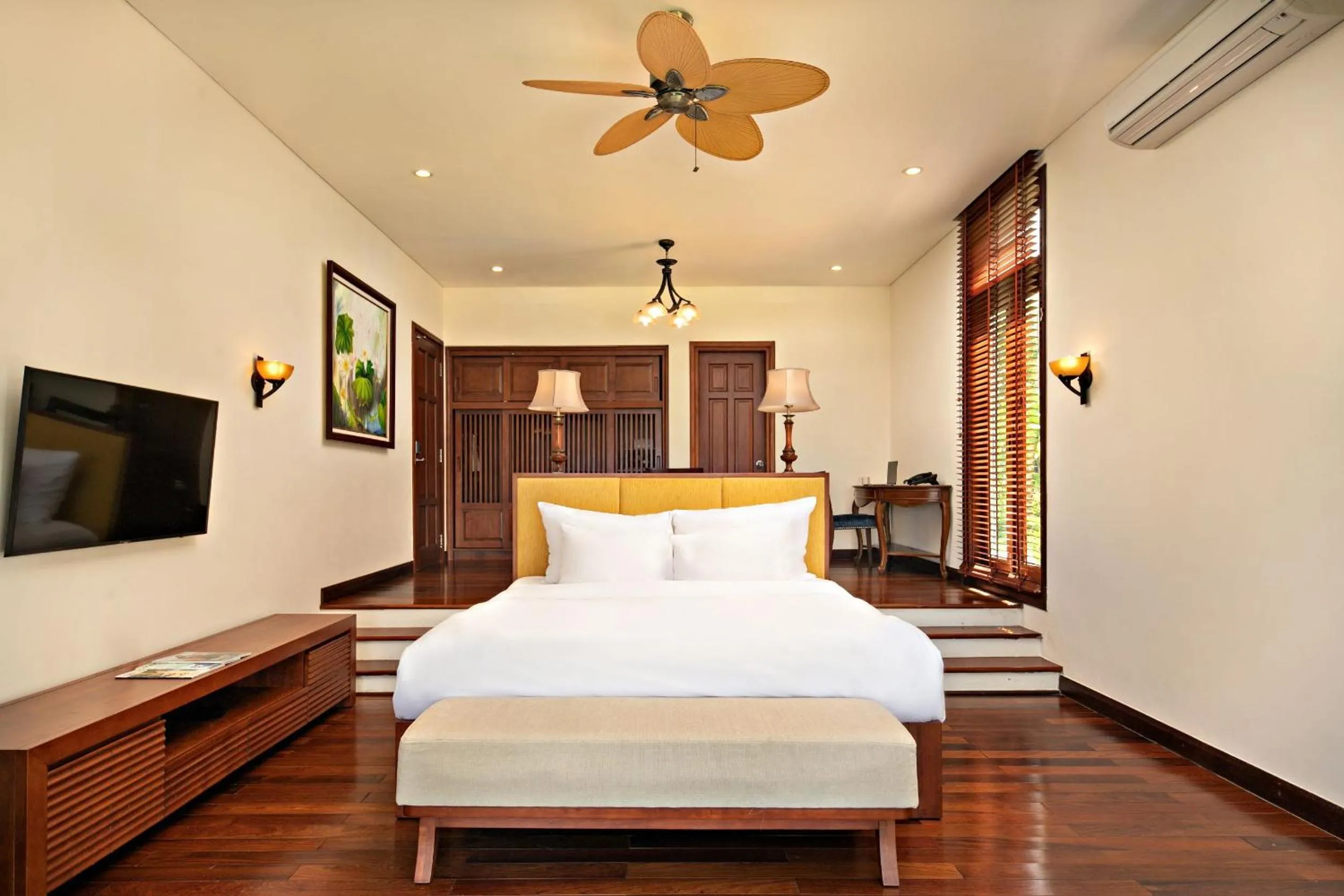 Communal lounge/ TV room, Bed in Purama Villas Resort Beachfront Da Nang