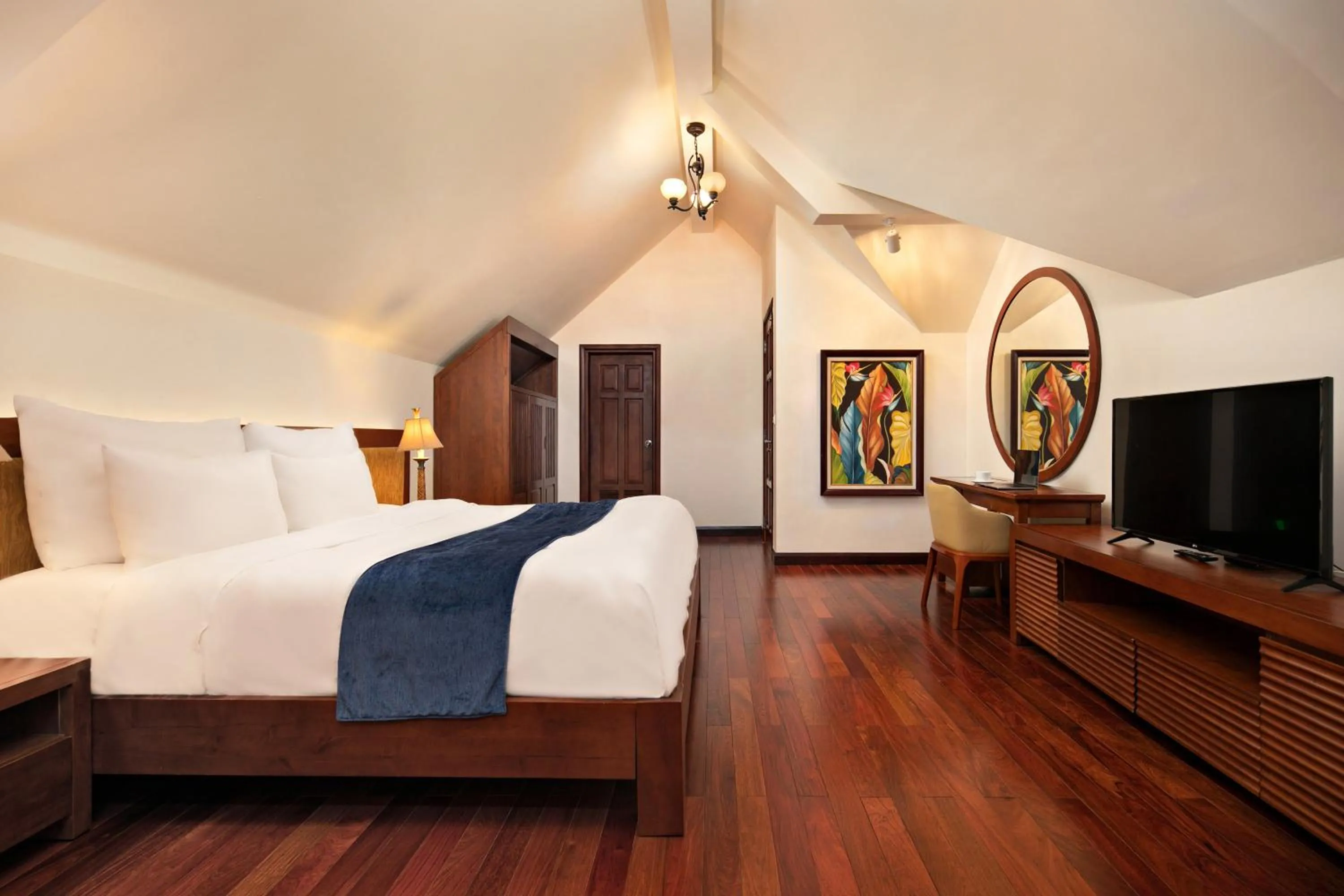 Communal lounge/ TV room, Bed in Purama Villas Resort Beachfront Da Nang
