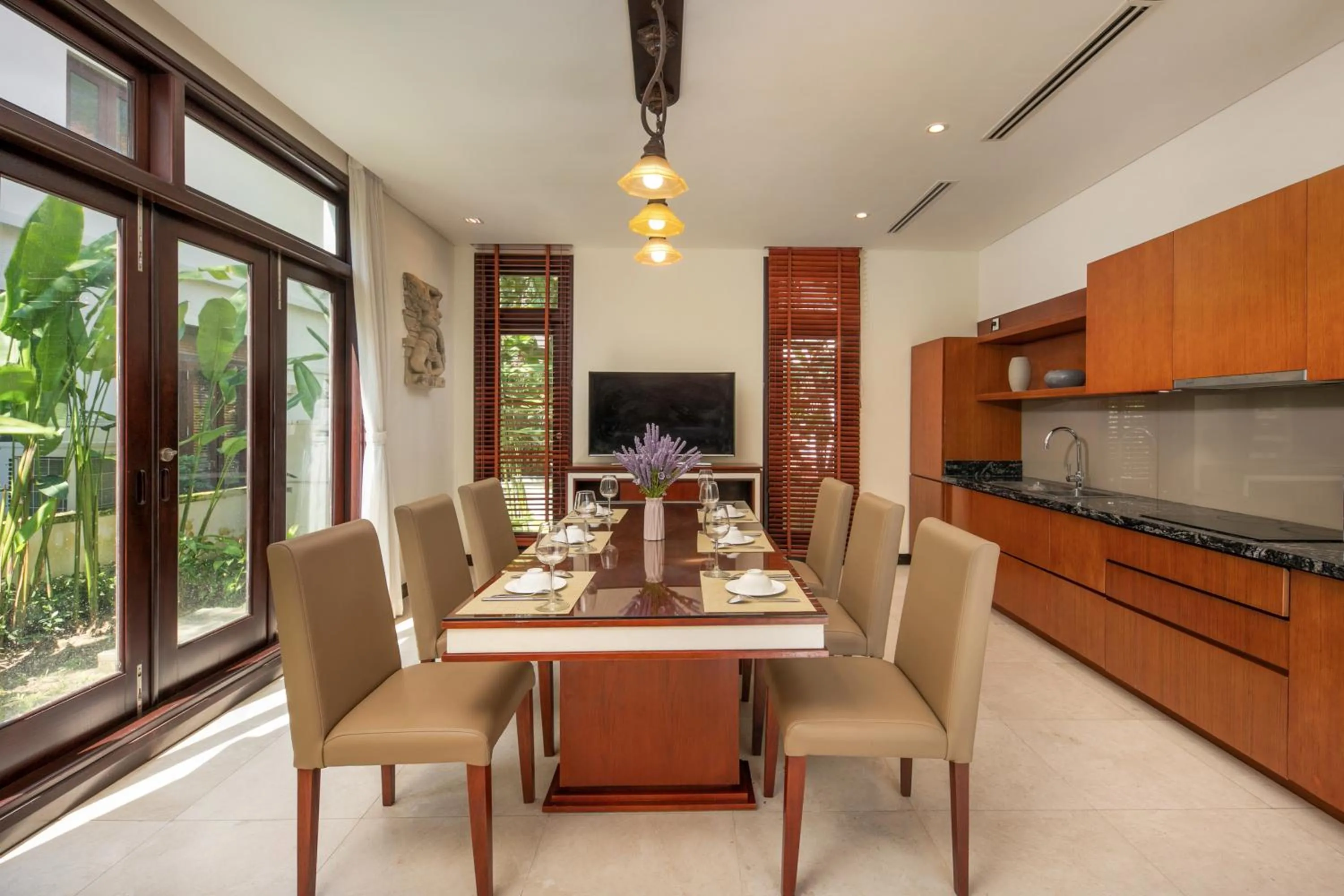 TV and multimedia in Purama Villas Resort Beachfront Da Nang