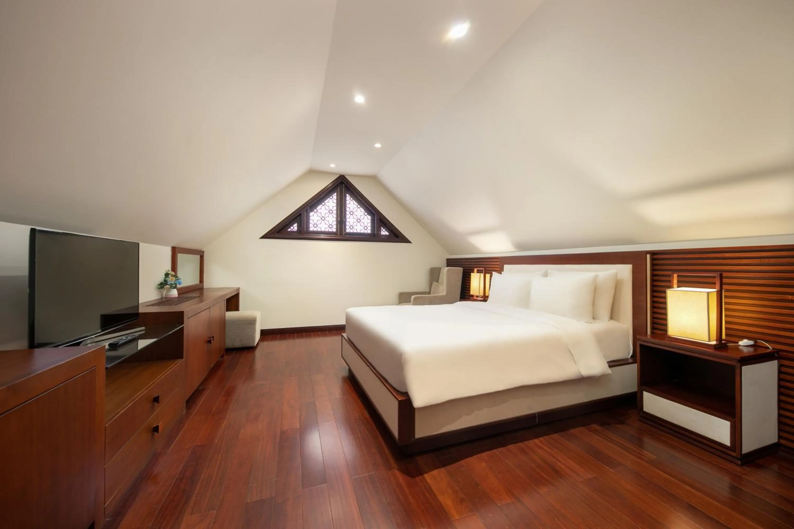 Communal lounge/ TV room, Bed in Purama Villas Resort Beachfront Da Nang