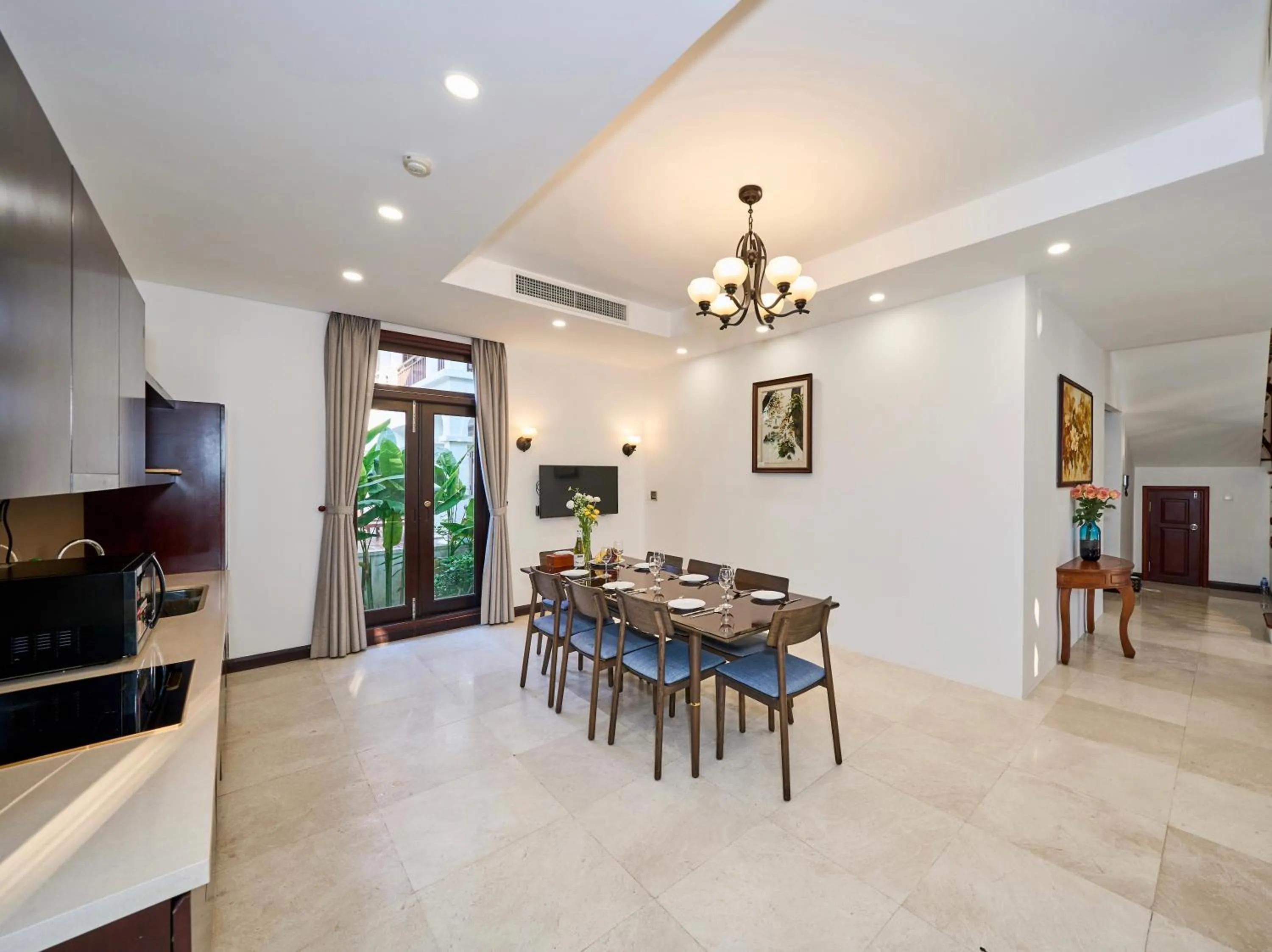 TV and multimedia in Purama Villas Resort Beachfront Da Nang
