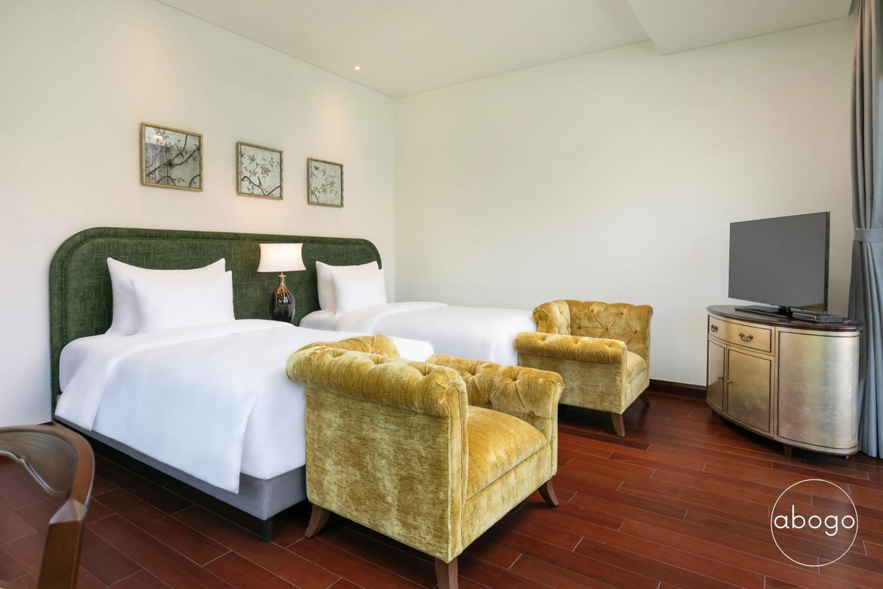 Communal lounge/ TV room, Bed in Purama Villas Resort Beachfront Da Nang