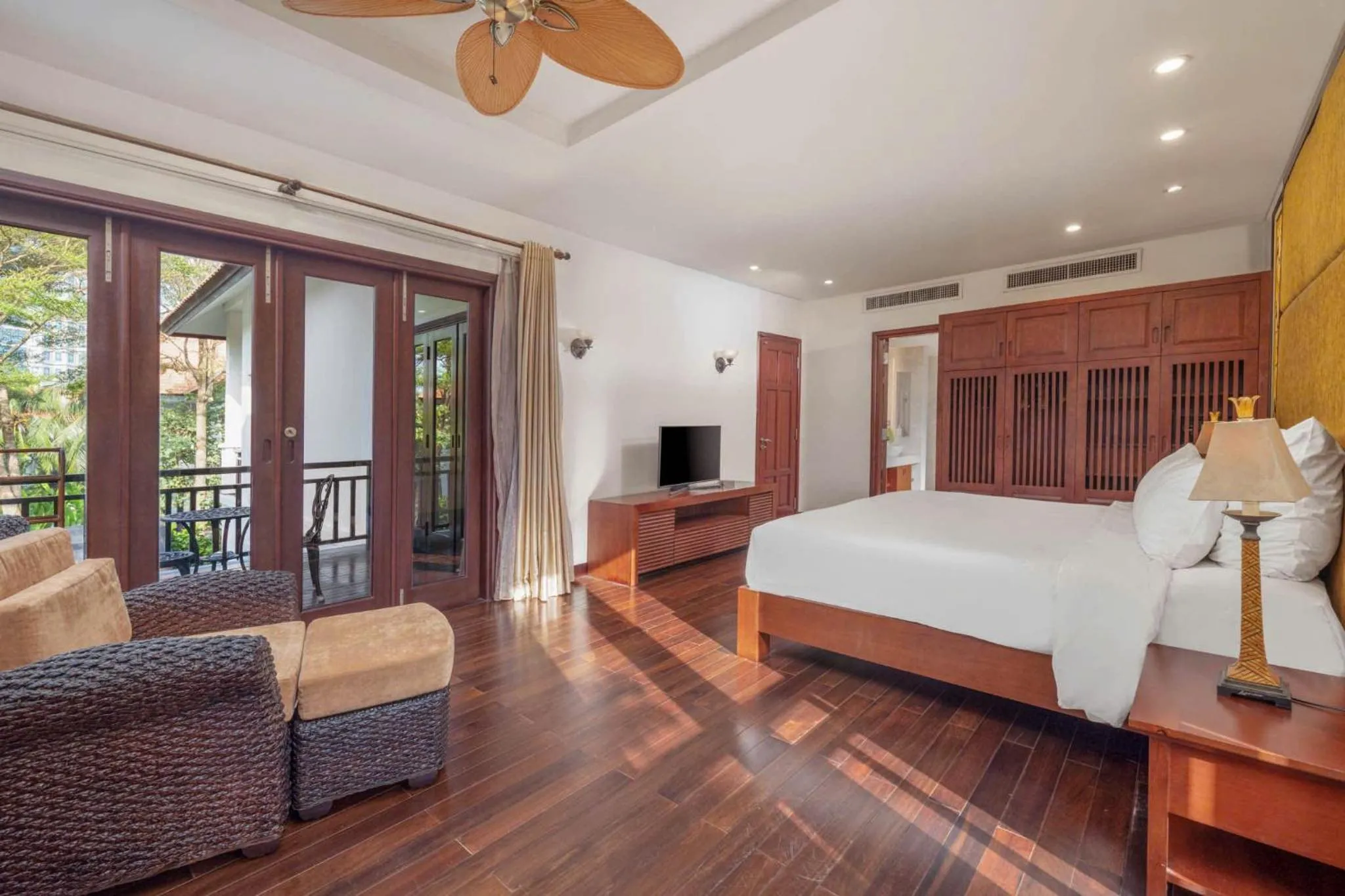 Communal lounge/ TV room, Bed in Purama Villas Resort Beachfront Da Nang