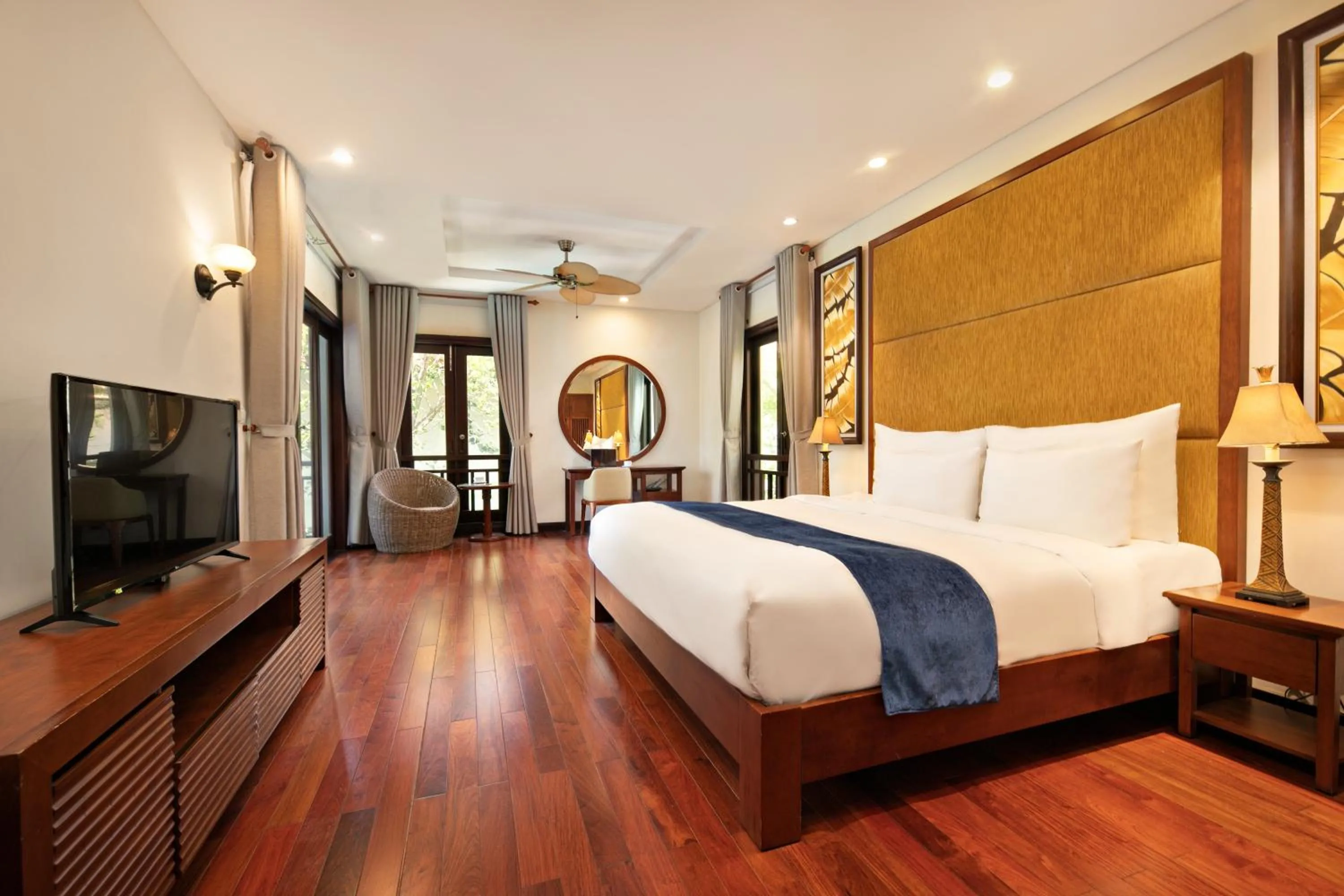 Communal lounge/ TV room, Bed in Purama Villas Resort Beachfront Da Nang