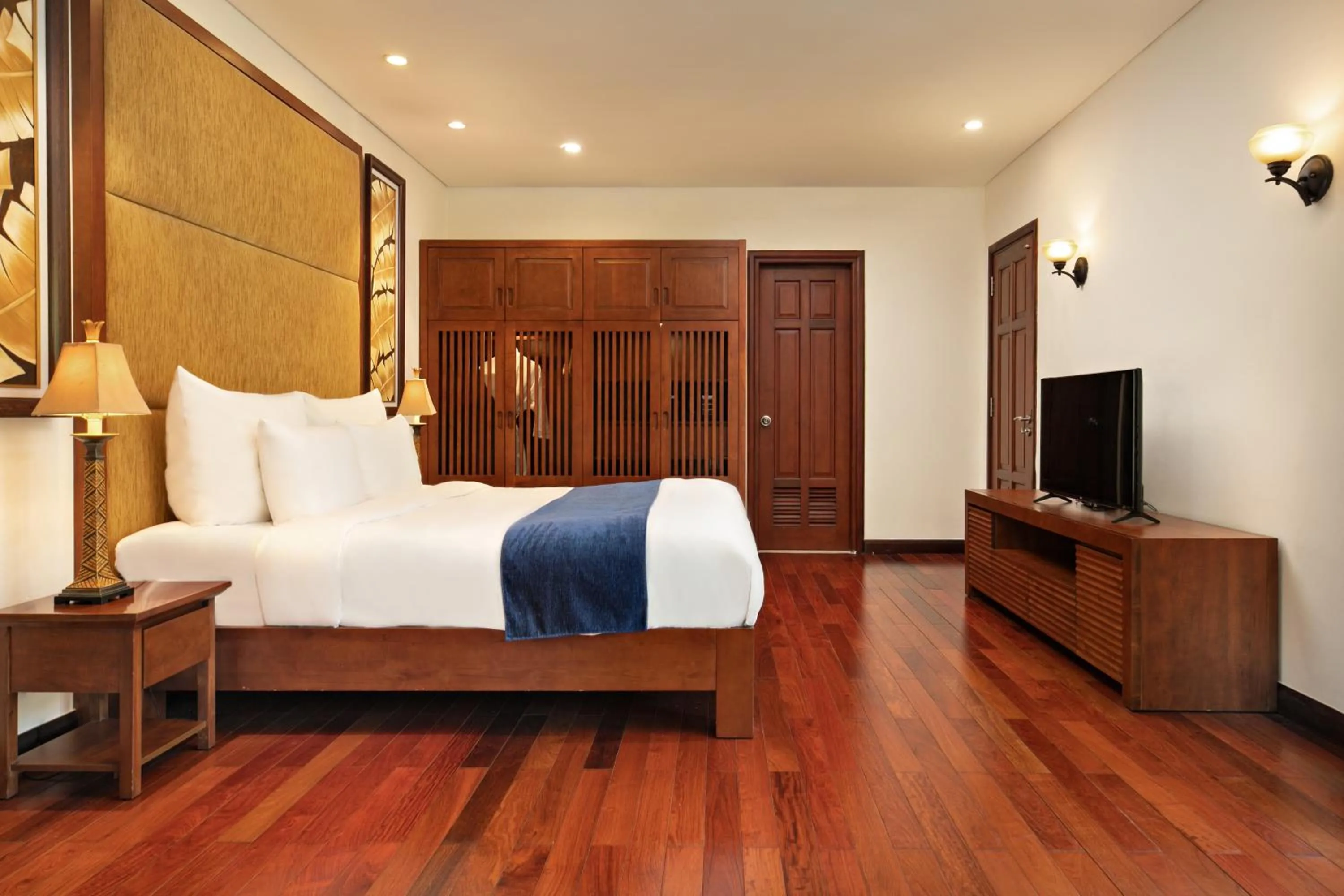 Communal lounge/ TV room, Bed in Purama Villas Resort Beachfront Da Nang