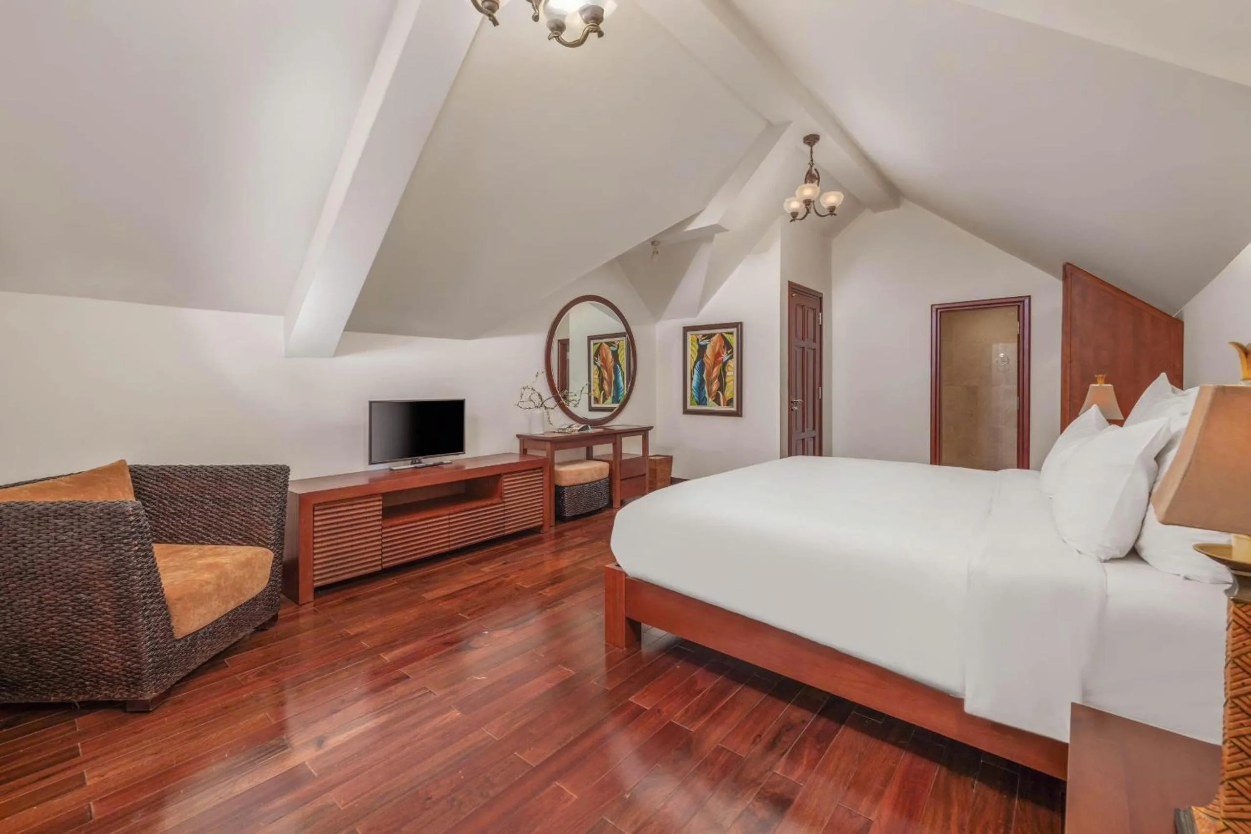 Communal lounge/ TV room, Bed in Purama Villas Resort Beachfront Da Nang