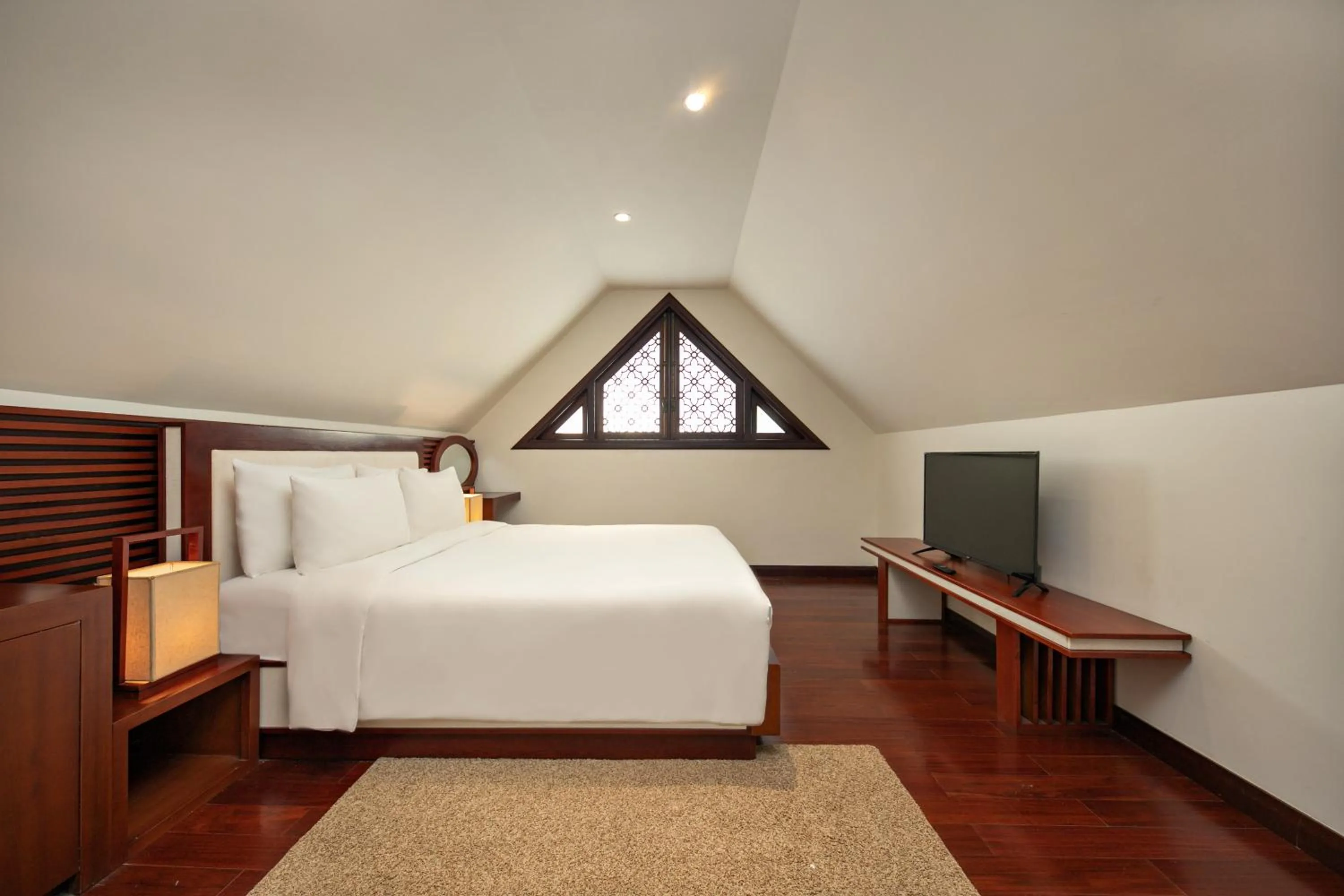 Communal lounge/ TV room, Bed in Purama Villas Resort Beachfront Da Nang