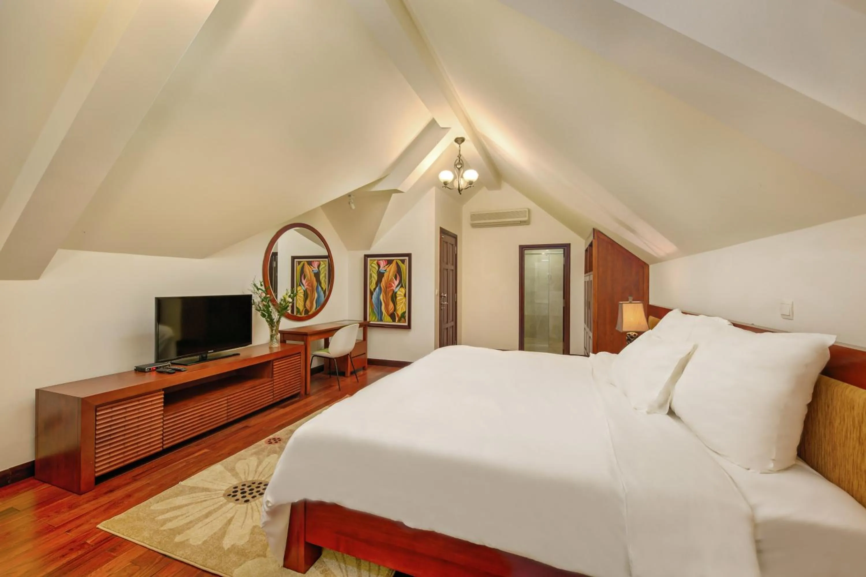 Communal lounge/ TV room, Bed in Purama Villas Resort Beachfront Da Nang