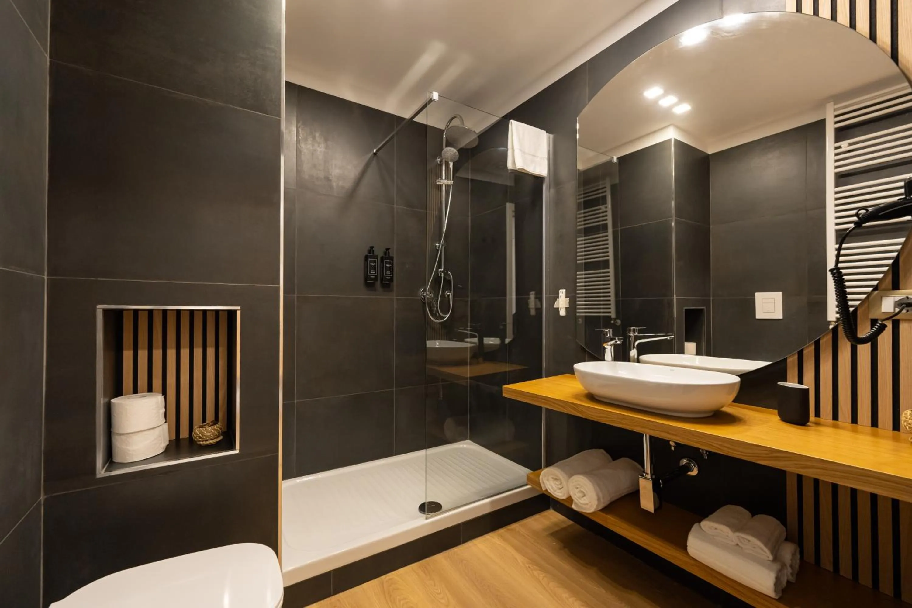 Shower in Toledo Relais Suites - By Pera Rooms Collection