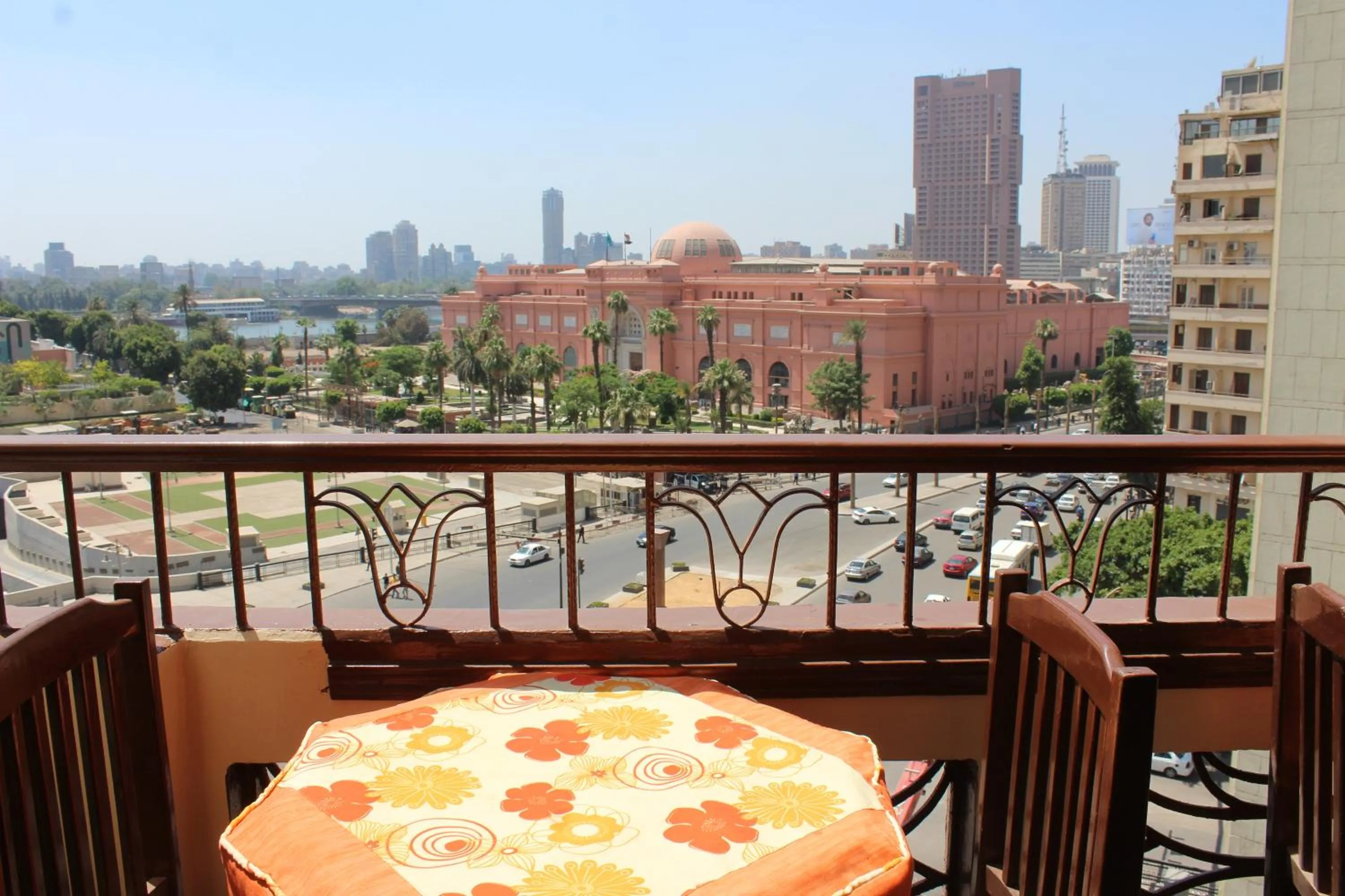 Restaurant/places to eat in City View Museum Hotel