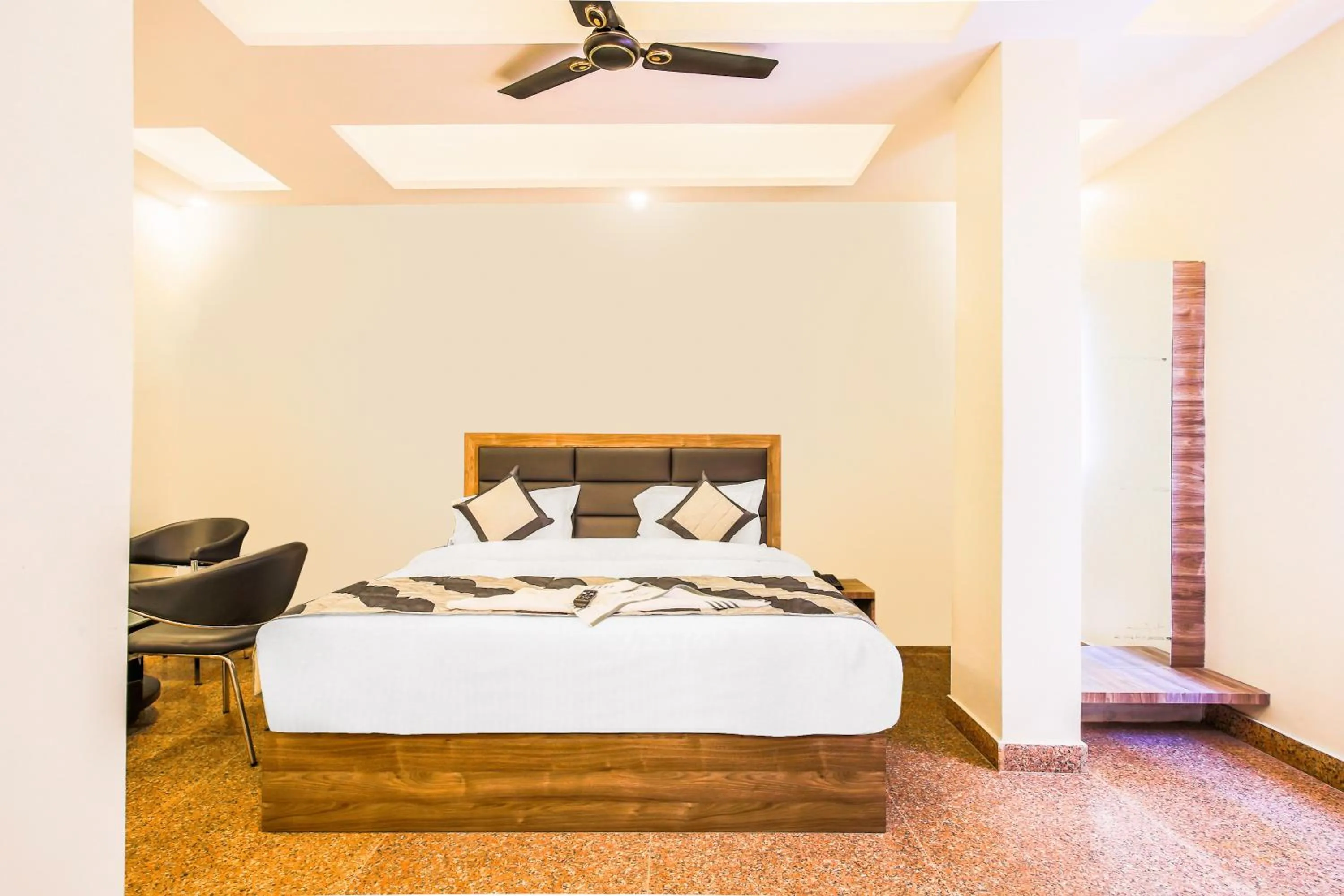 Bedroom, Bed in Embellish Inn