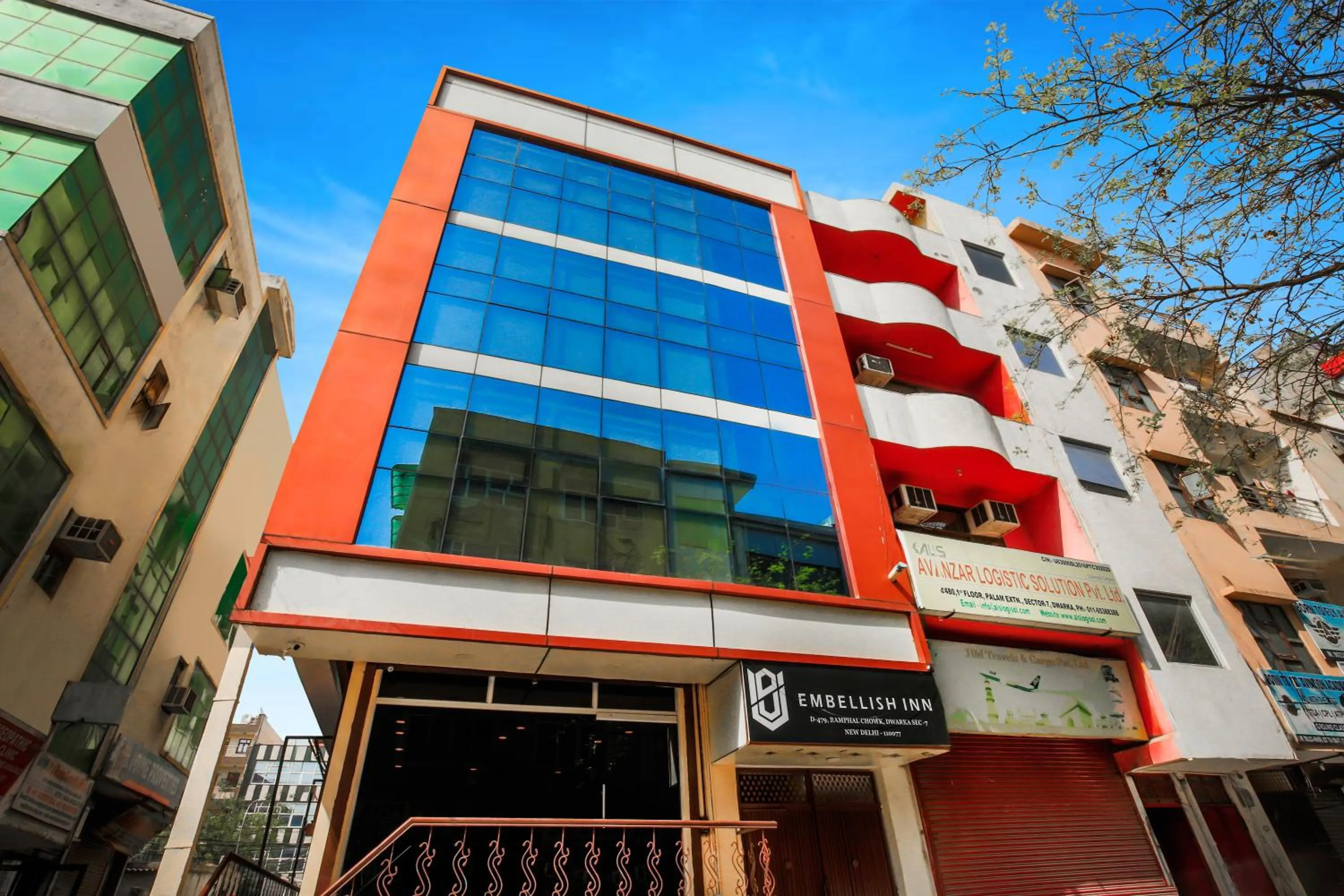 Facade/entrance in Embellish Inn