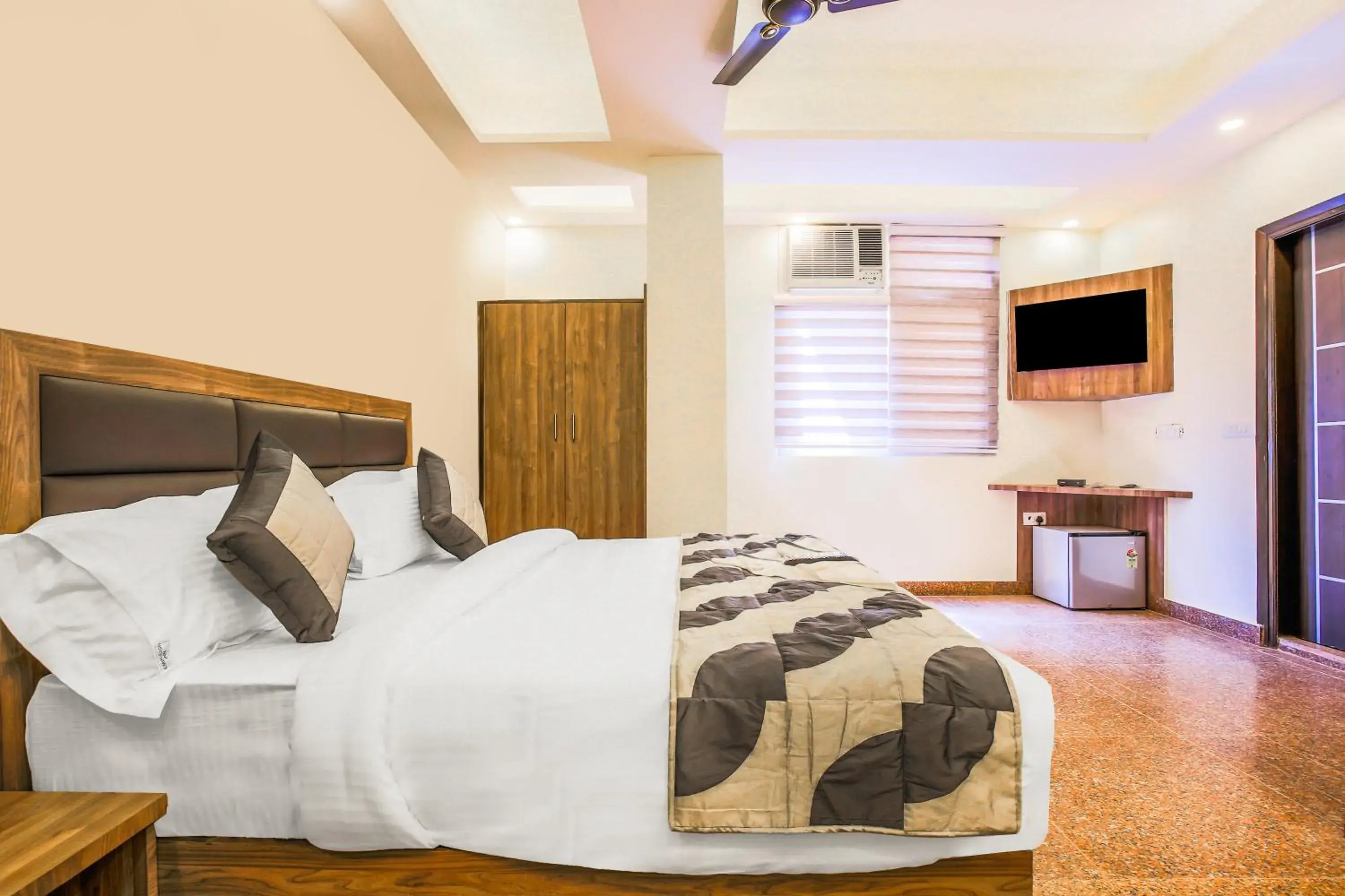 Photo of the whole room, Bed in Embellish Inn Photo of the whole room, Bed in Embellish Inn