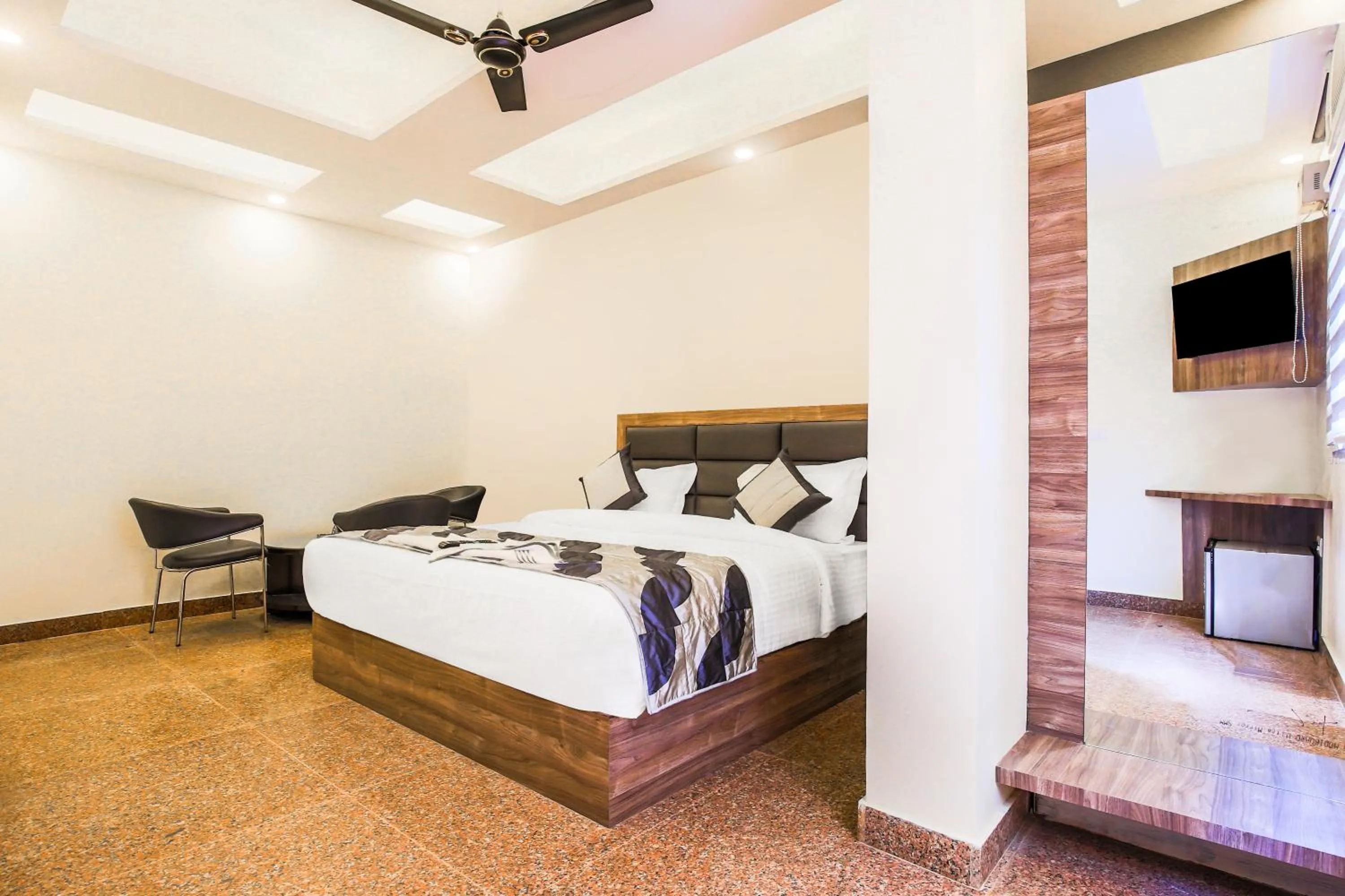 Bedroom, Bed in Embellish Inn