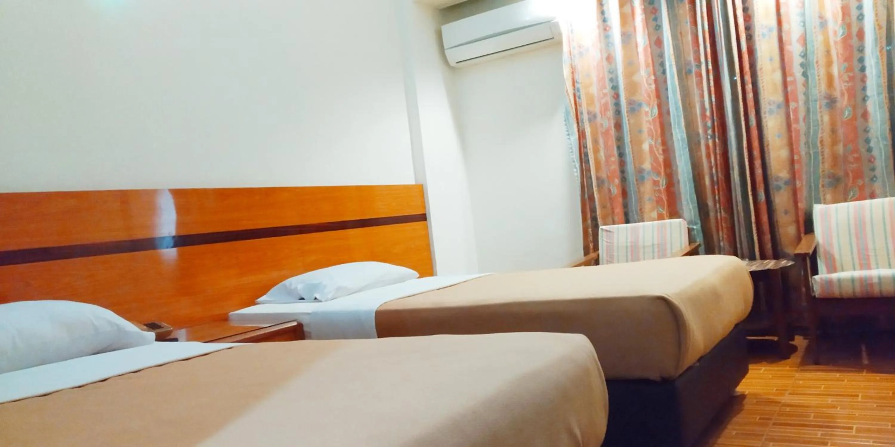 Bed in Paradise Hotel