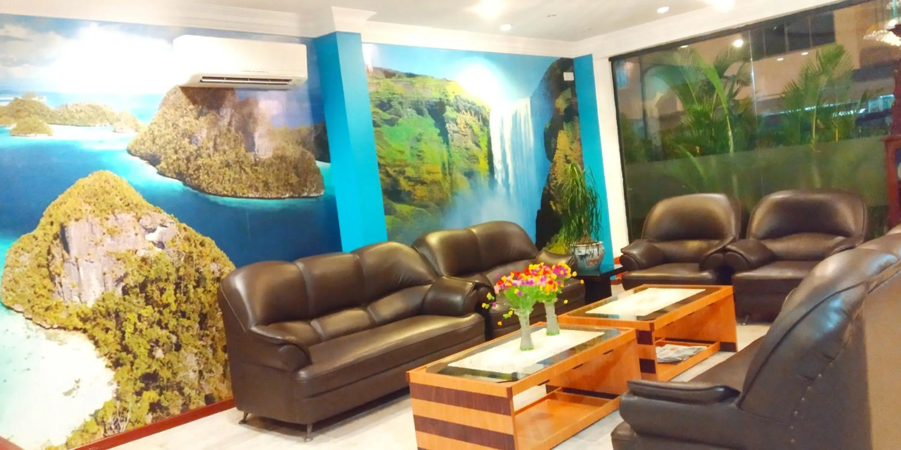 Living room in Paradise Hotel